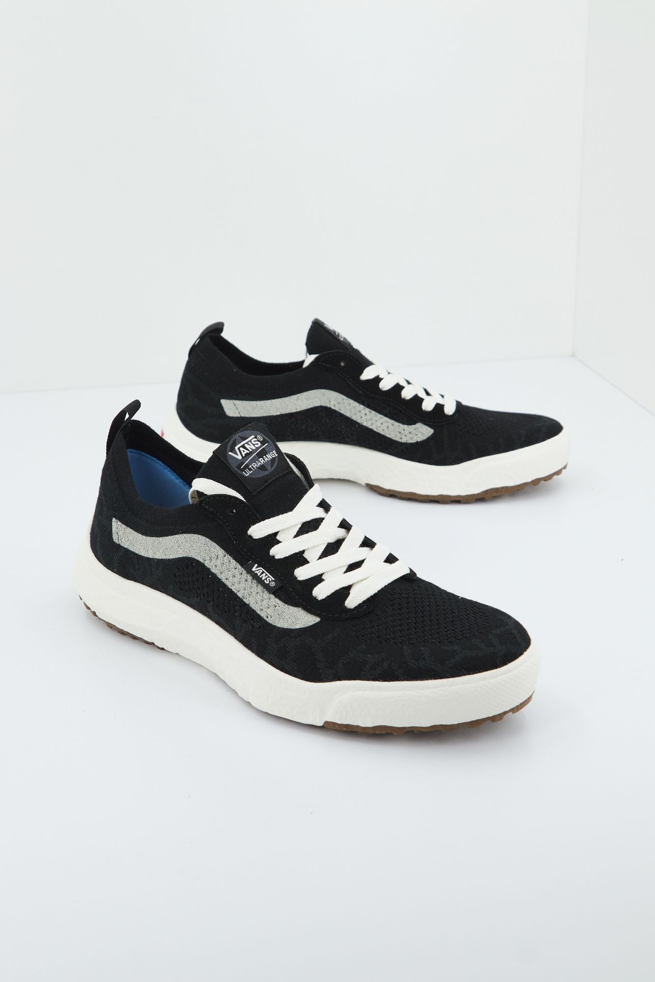 VANS ULTRARANGE VR3 en color NEGRO (4)
