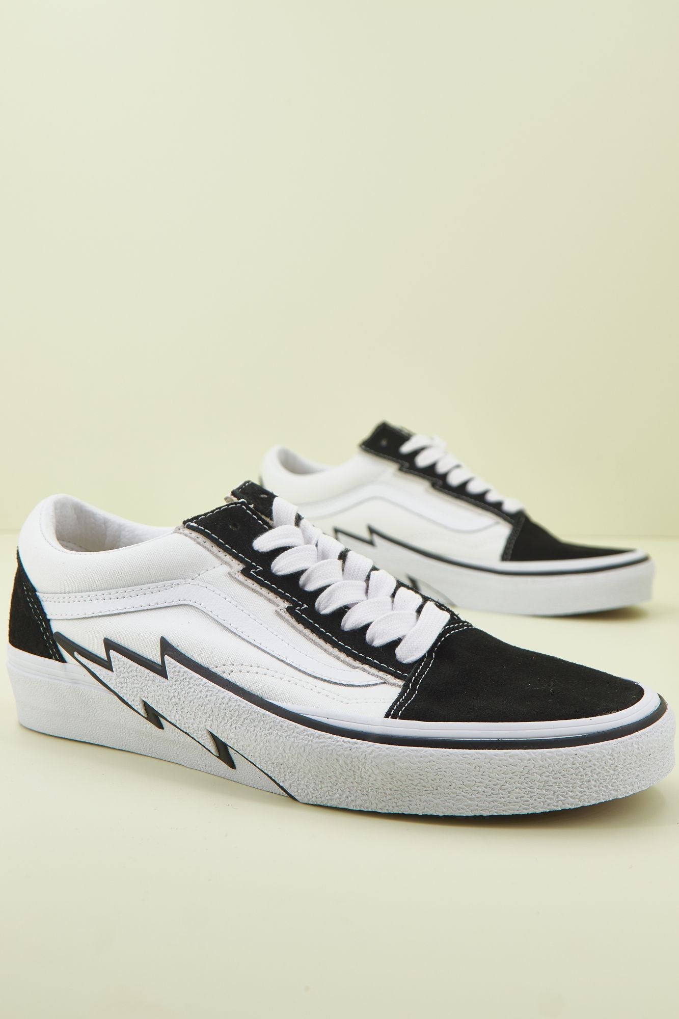 VANS OLD SKOOL BOLT 2-TONE en color NEGRO (1)