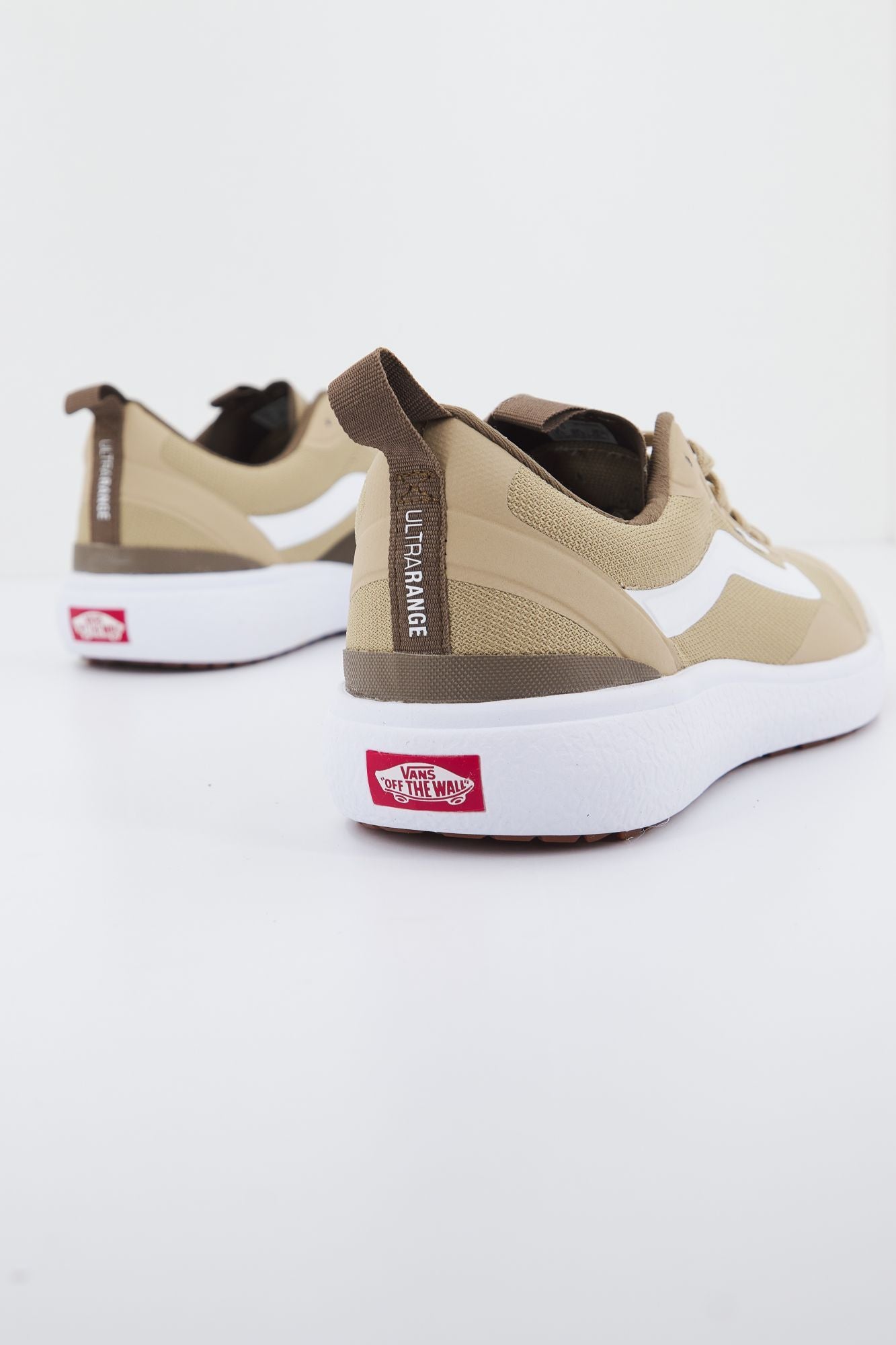 VANS ULTRARANGE EXO en color MARRON CLARO (3)