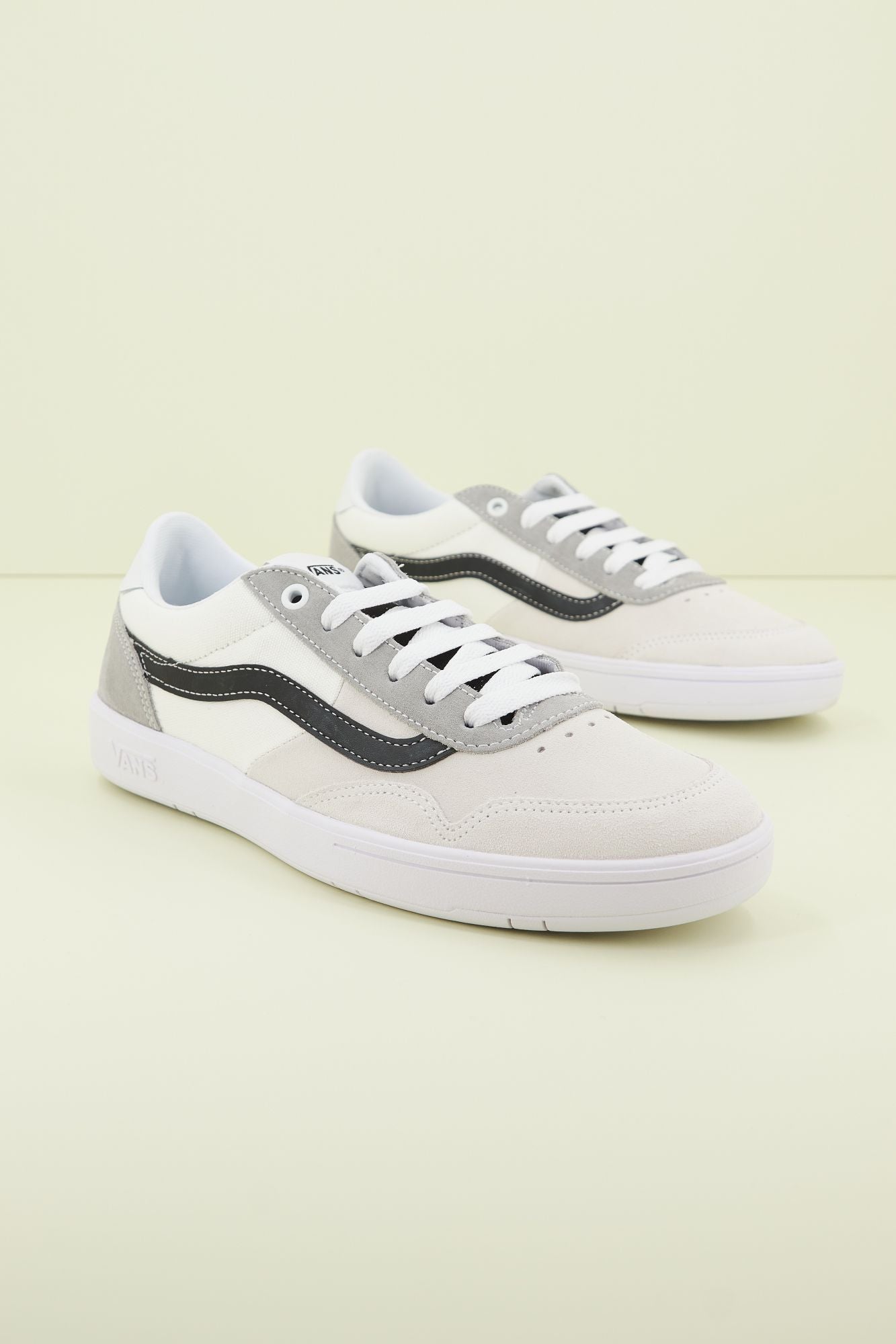 VANS CRUZE TOO CC en color BLANCO (1)