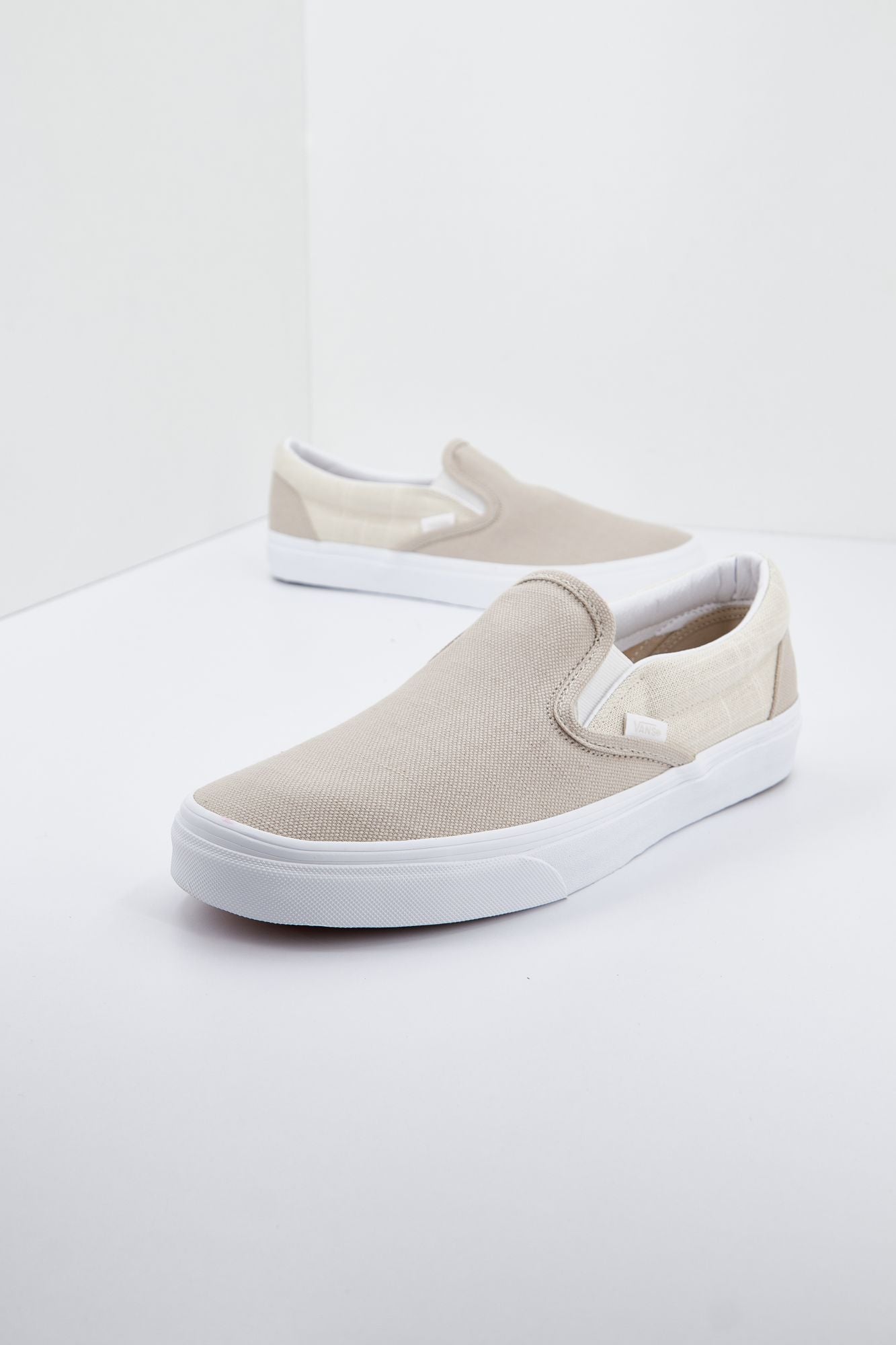 VANS CLASSIC SLIP-ON en color BEIS (1)