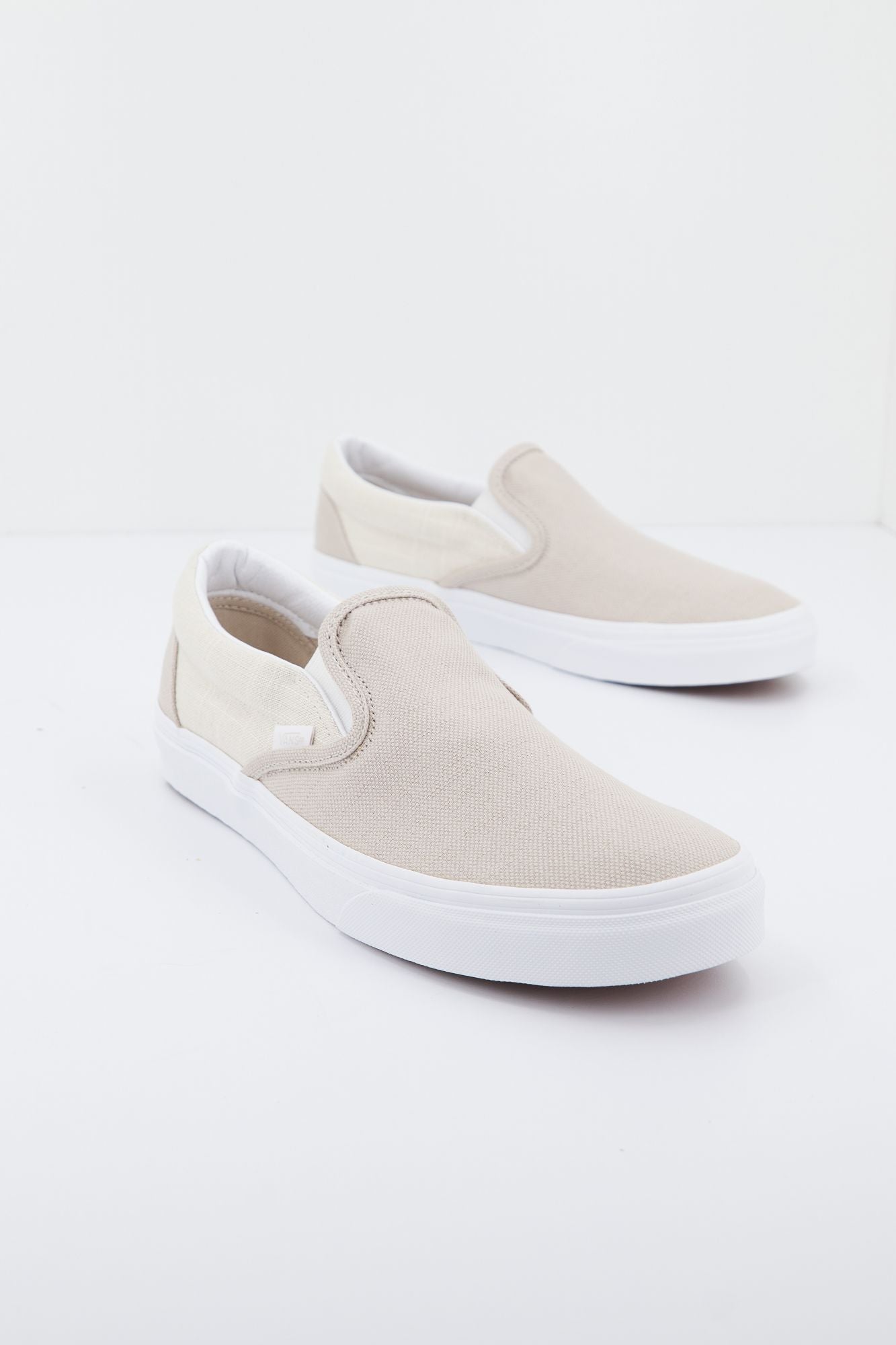 VANS CLASSIC SLIP-ON en color BEIS (2)