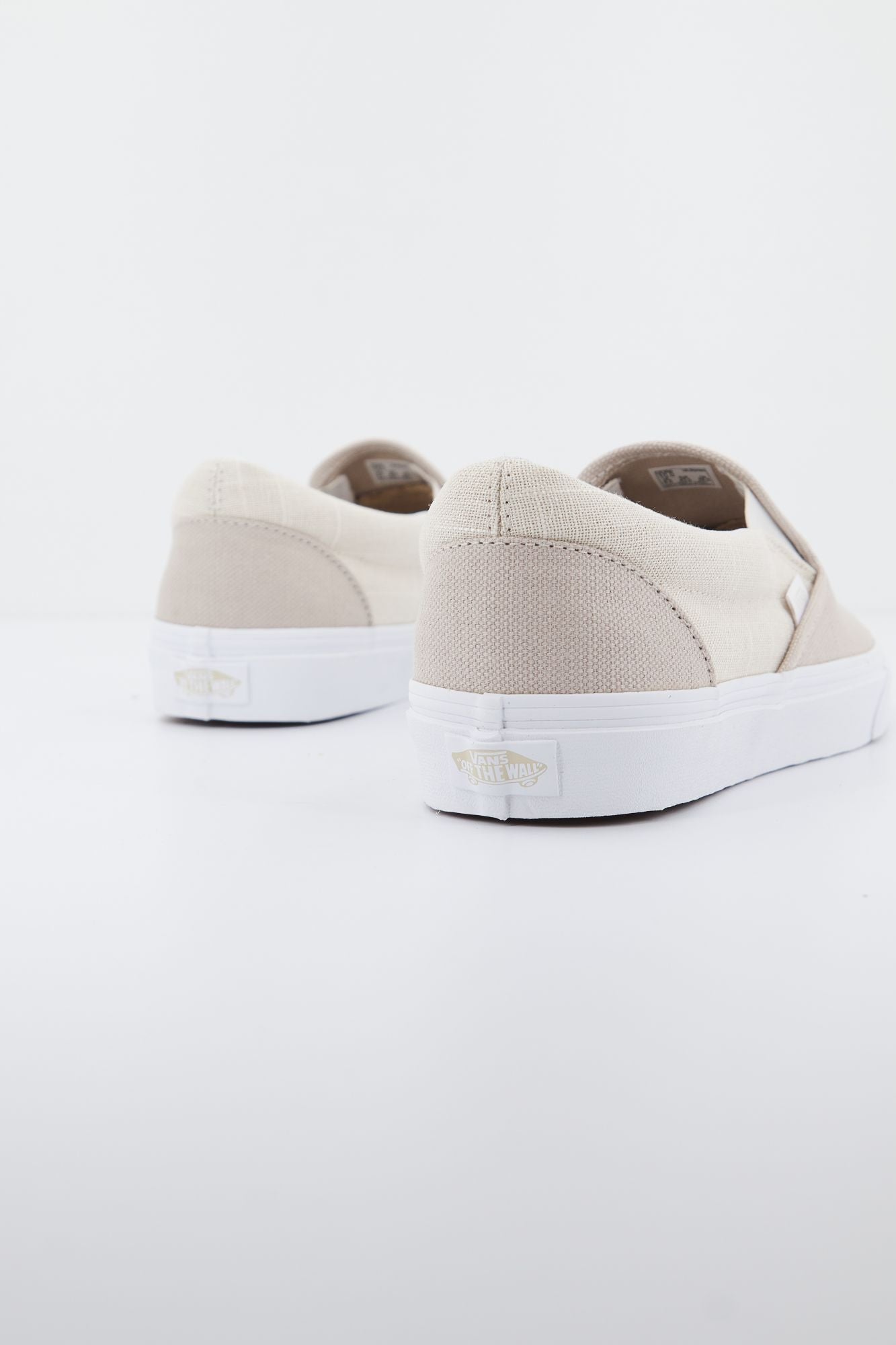 VANS CLASSIC SLIP-ON en color BEIS (3)