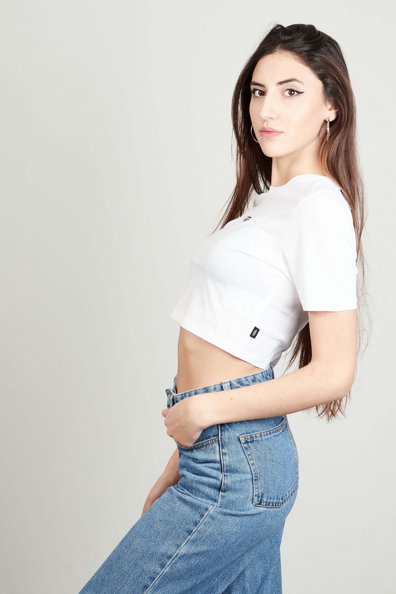 VANS FLYING V CROP CREW en color BLANCO (2)
