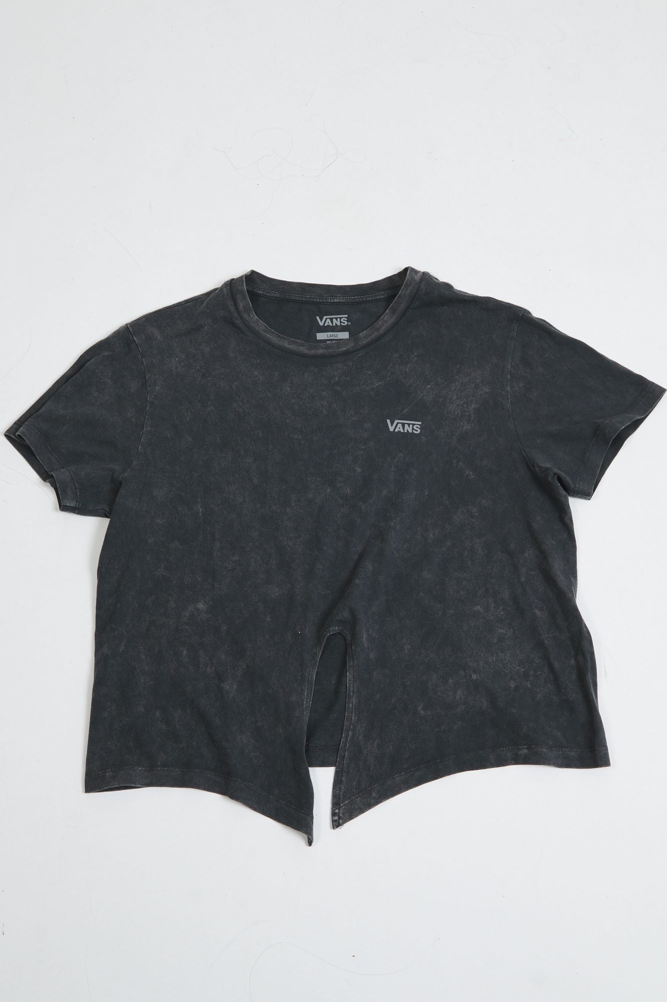 VANS JUNIOR V WASH KNOT TEE en color GRIS (2)