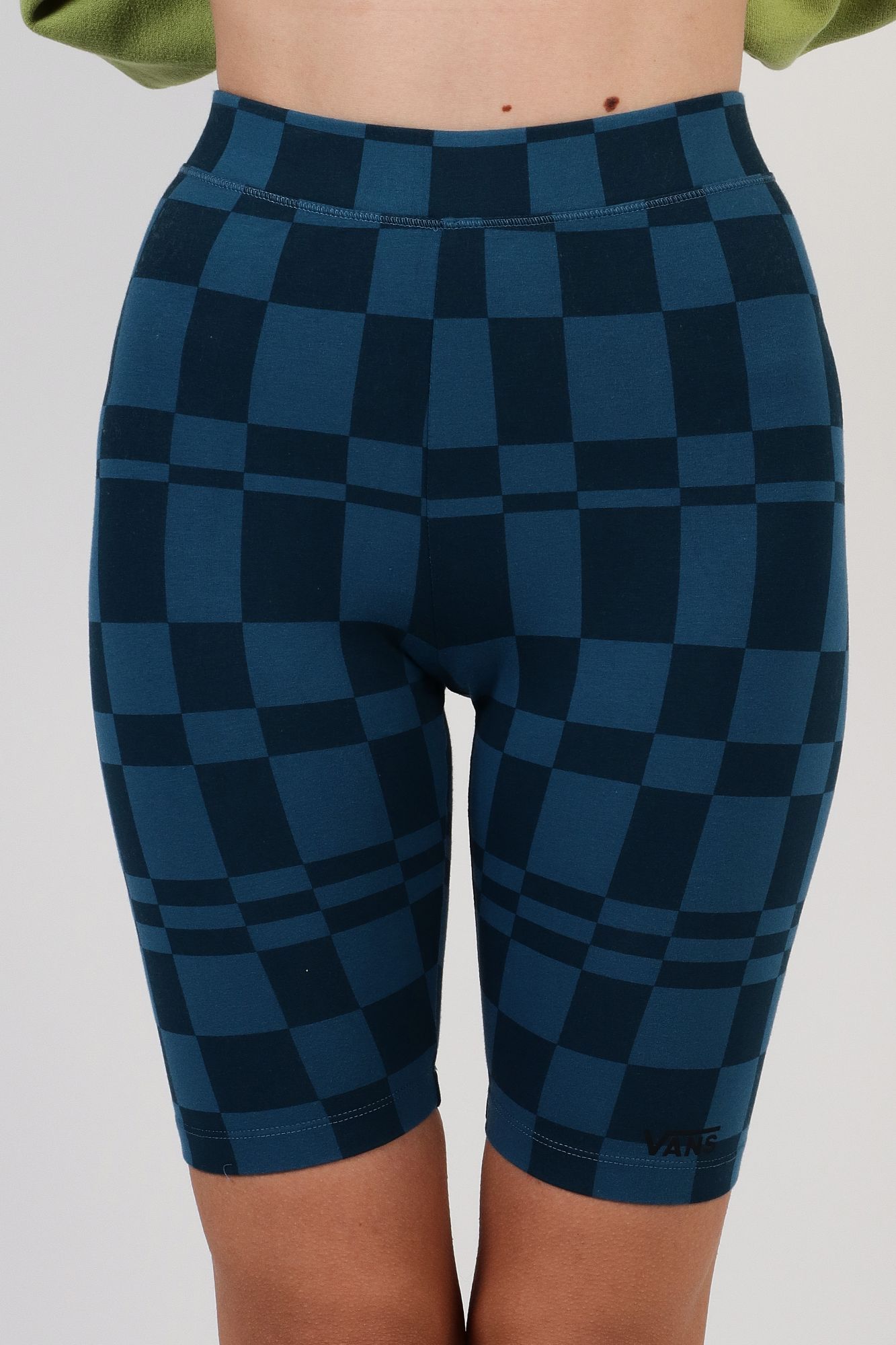 VANS FLYING V PRINT LEGGING SHORT en color AZUL (1)