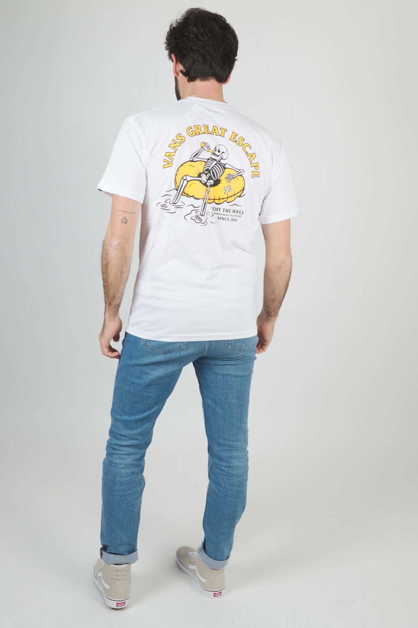 VANS PERMANENT VACATION SS TEE en color BLANCO (4)