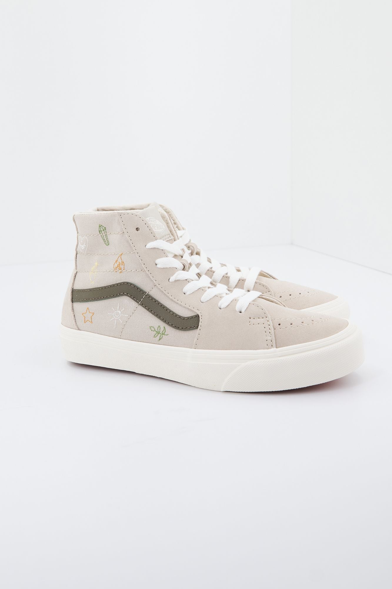 VANS SK8-HI TAPERED VR3 MYSTICAL EMBROIDERY en color BEIS (1)