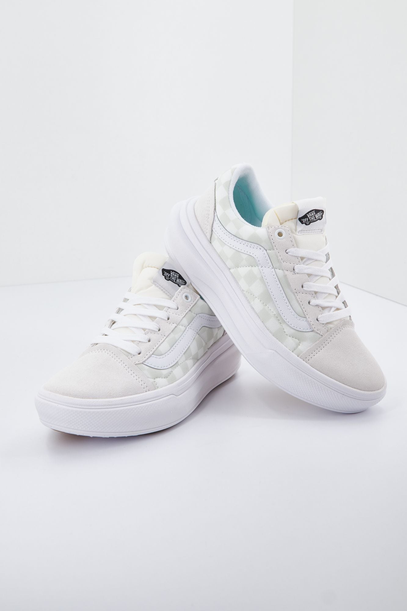 VANS OLD SKOOL OVERT CC CHECKERBOARD en color BEIS (2)