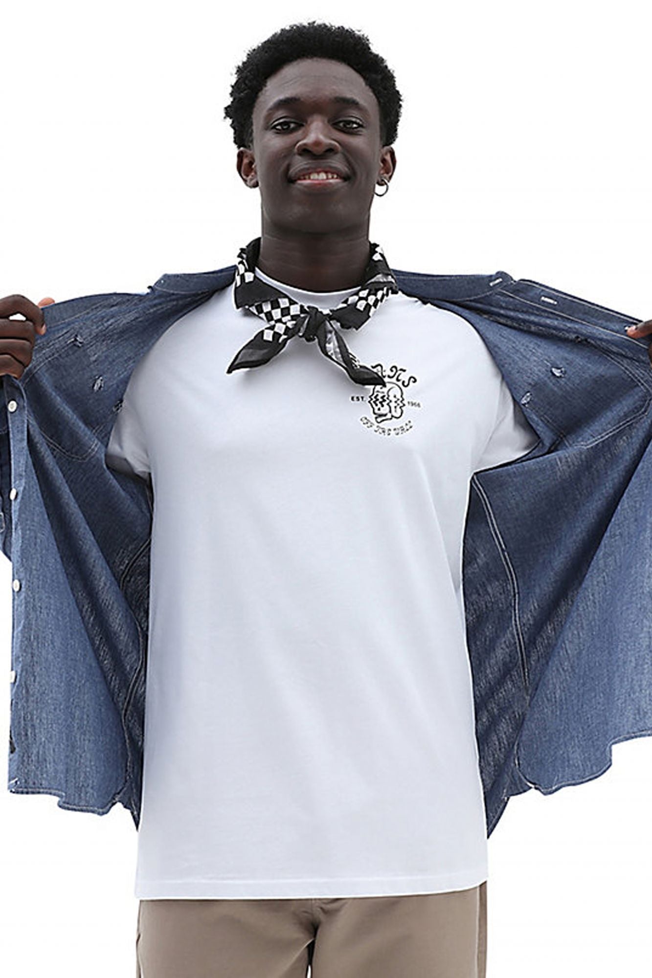 VANS  SHAKEN SKULL SS TEE en color BLANCO (1)