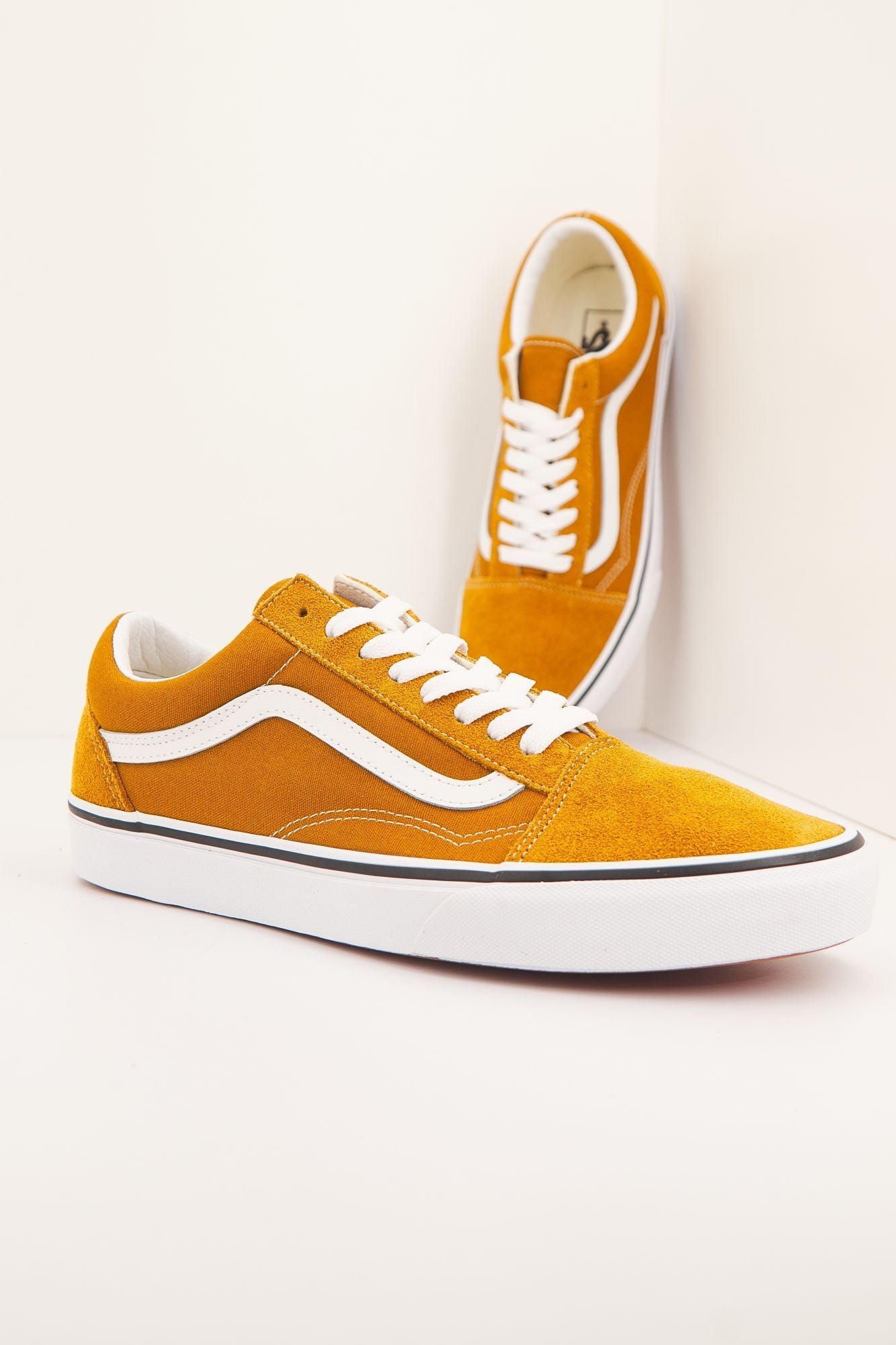 VANS OLD SKOOL en color MARRON CLARO (1)