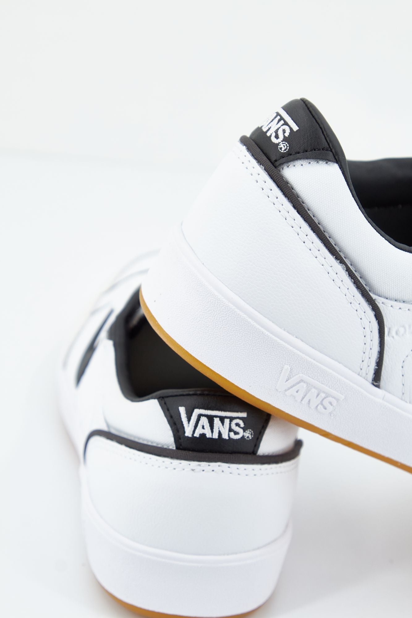 VANS LOWLAND CC JMP R COURT en color BLANCO (2)
