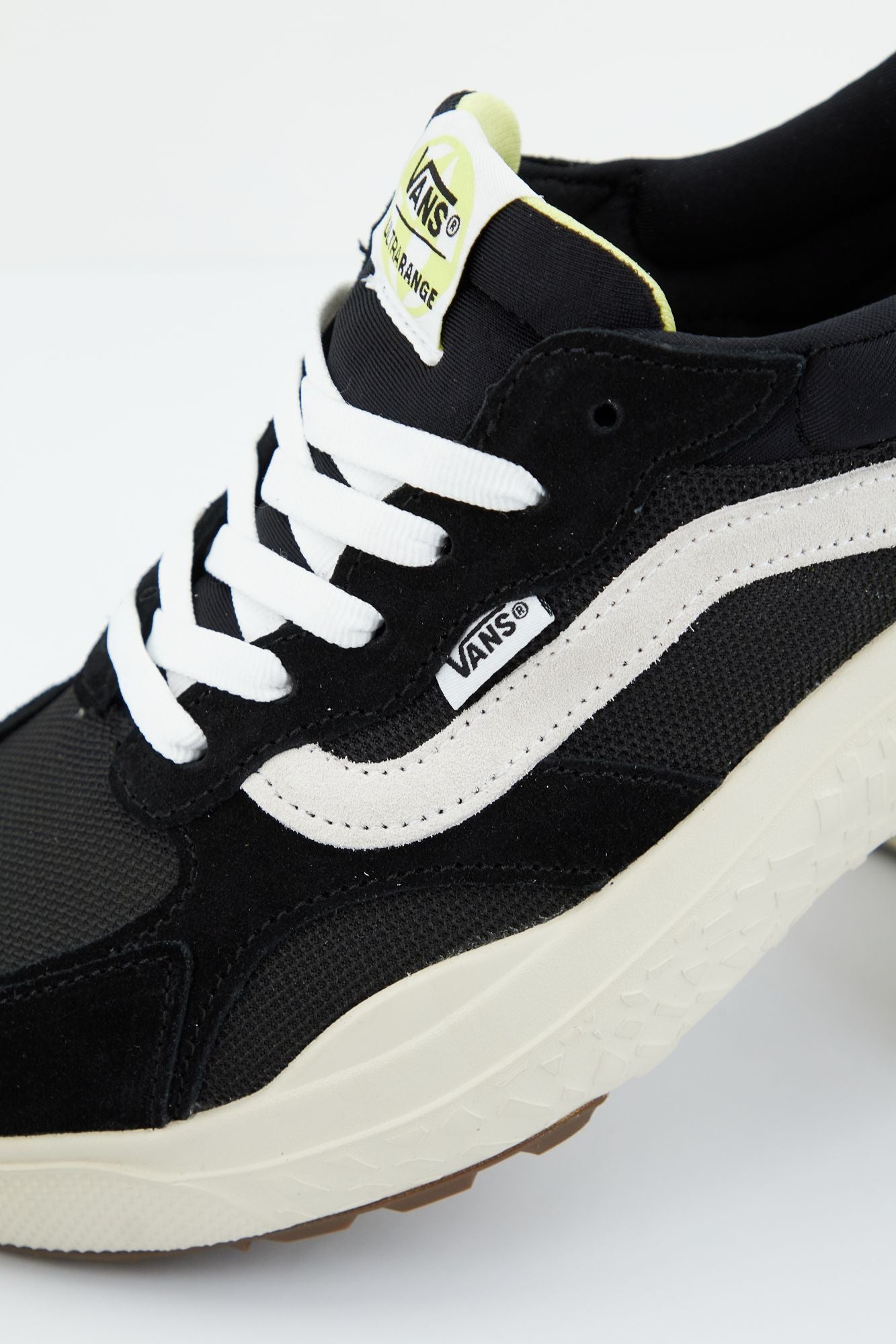 VANS ULTRARANGE NEO VR3 en color NEGRO (4)