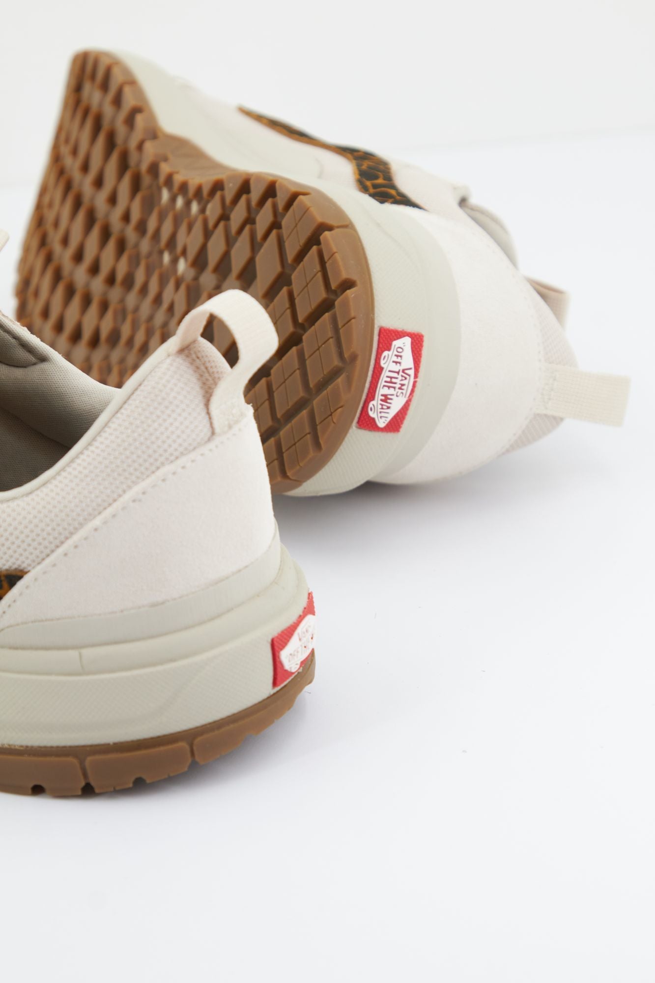 VANS ULTRARANGE EXO WW  en color BEIS (3)