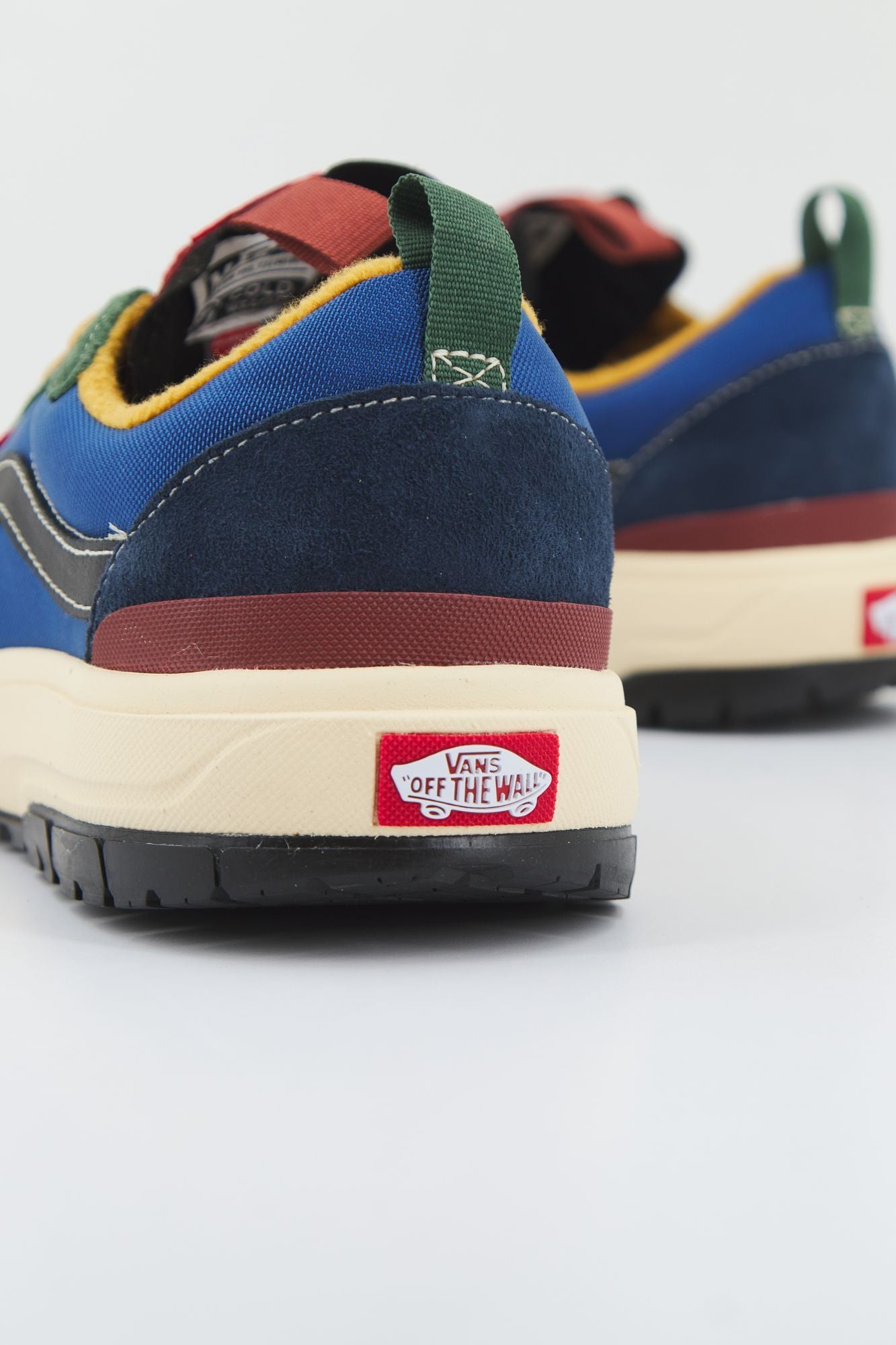 VANS UA ULTRARANGE EXO MTE- en color AZUL (3)