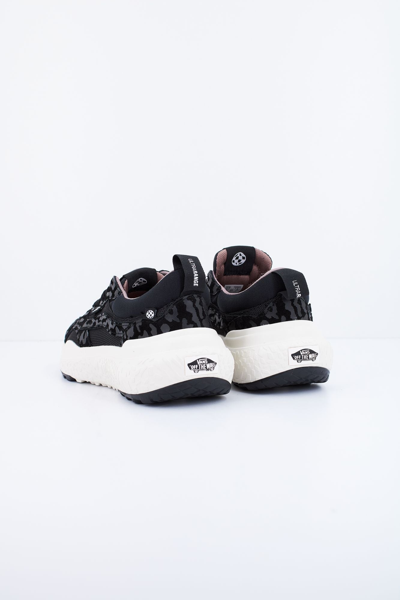 VANS ANIMAL ULTRARANGE NEO VR3 en color NEGRO (3)