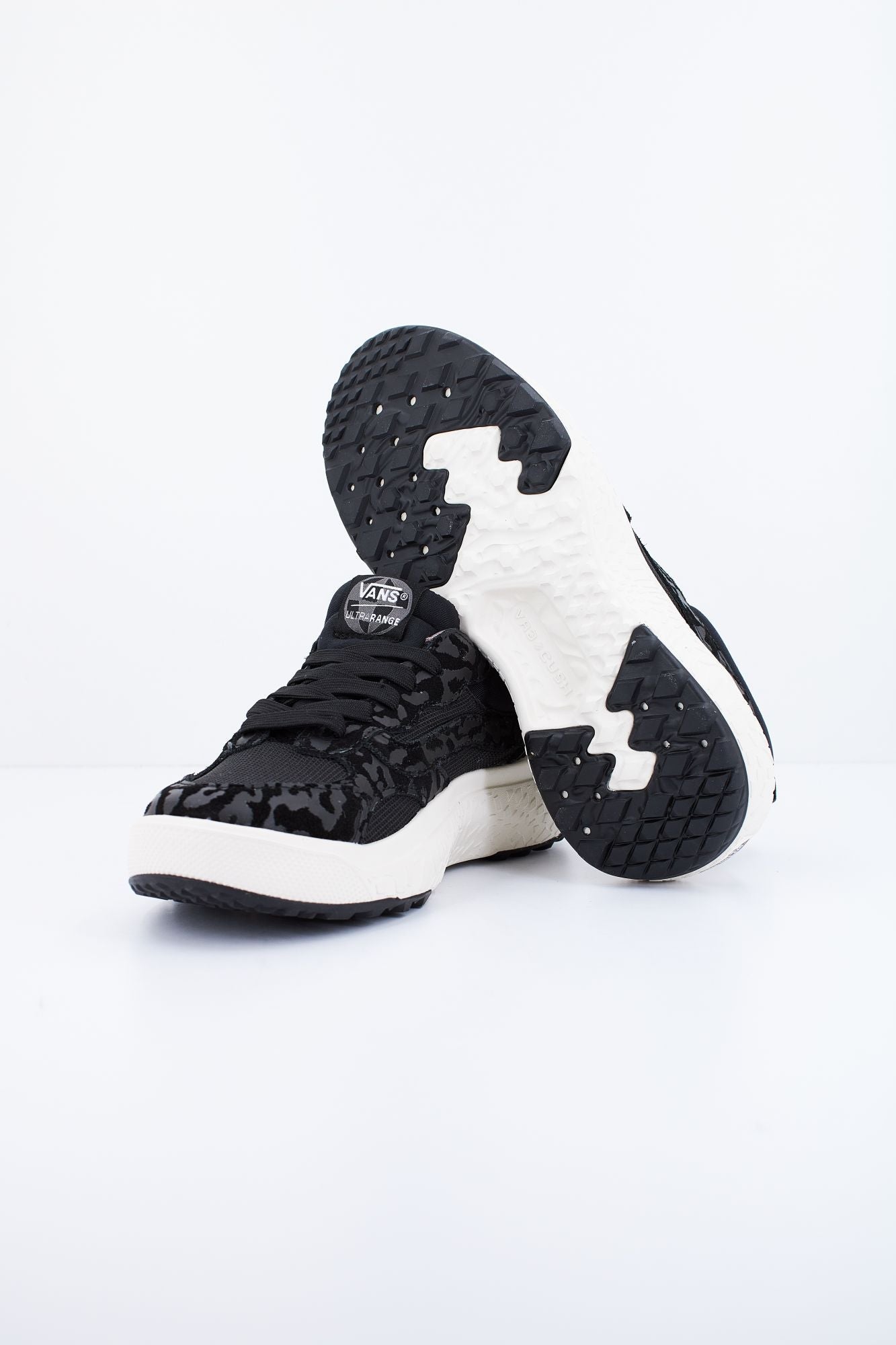 VANS ANIMAL ULTRARANGE NEO VR3 en color NEGRO (4)
