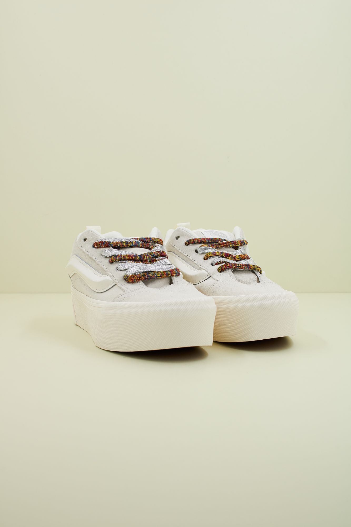 VANS KNU STACK en color BLANCO (2)