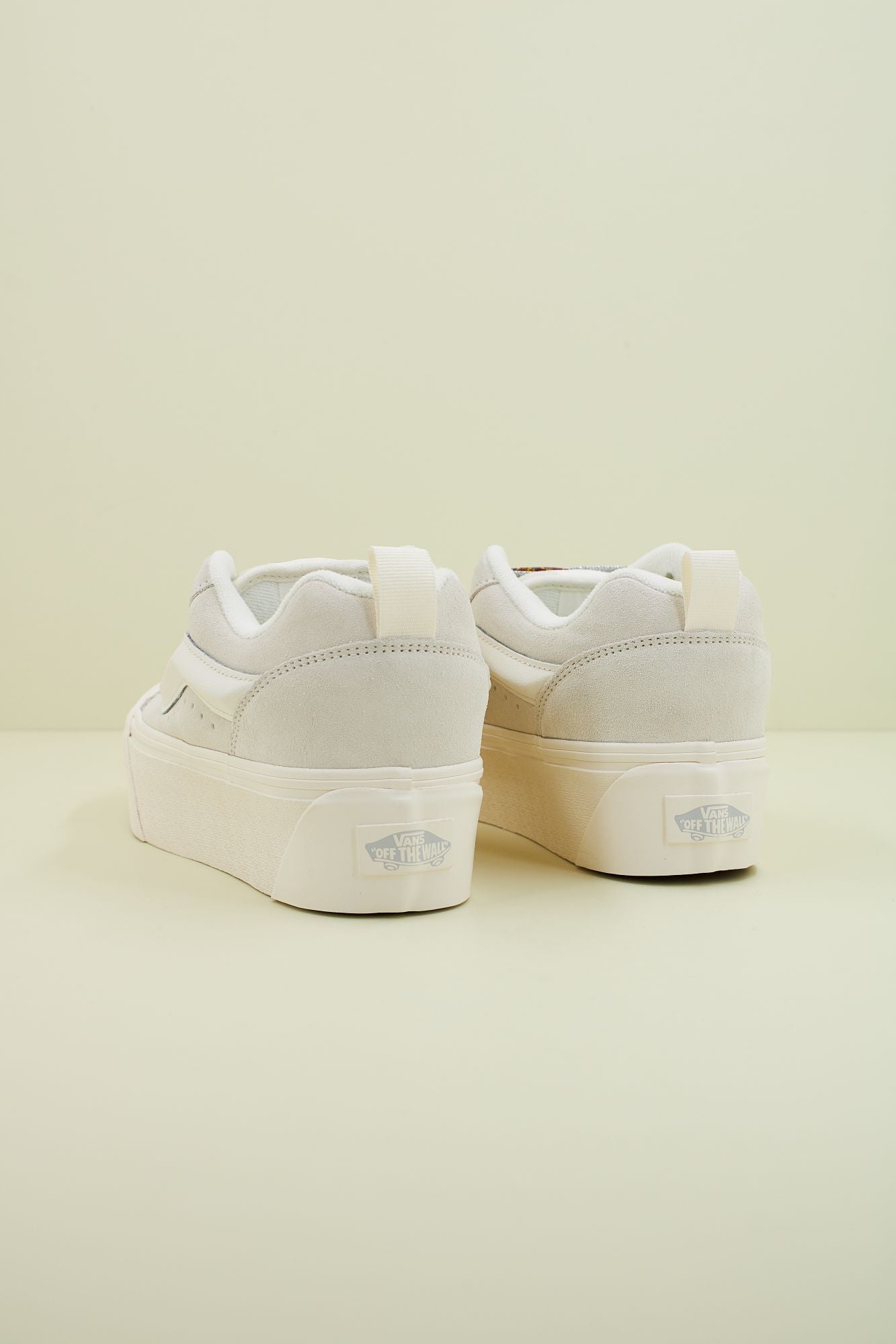 VANS KNU STACK en color BLANCO (3)