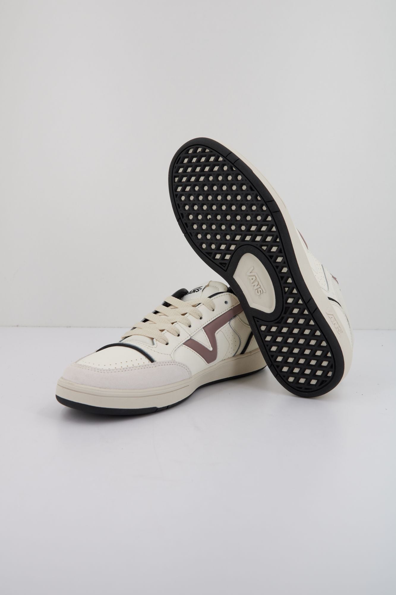 VANS LOWLAND CC JMP R VINTA en color BLANCO (5)