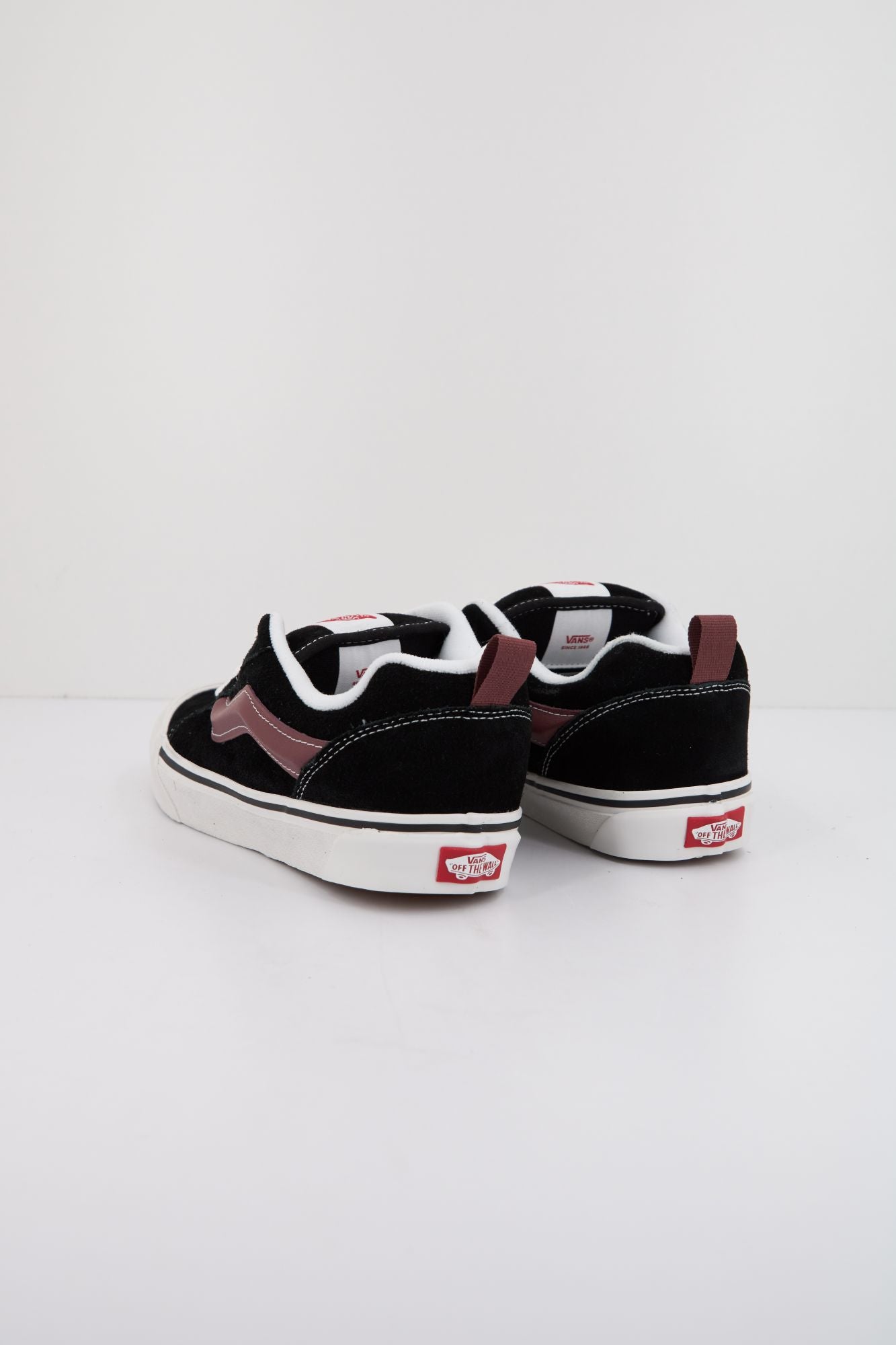 VANS KNU SKOOL en color NEGRO (3)