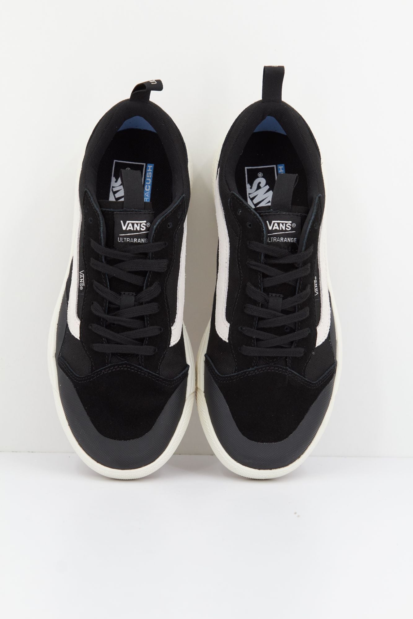 VANS ULTRARANGE EXO SE en color NEGRO (2)