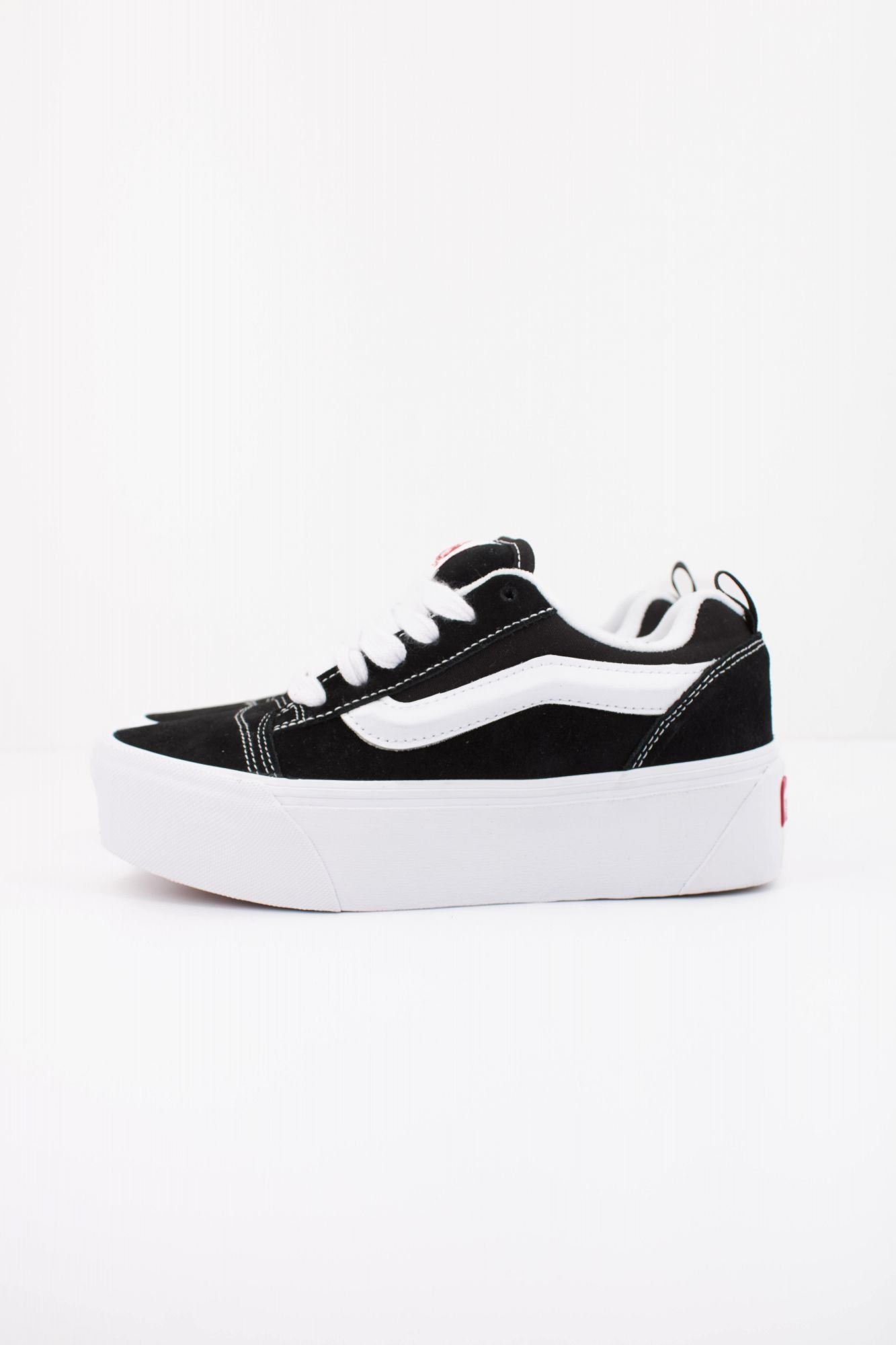 VANS  KNU STACK en color NEGRO (1)