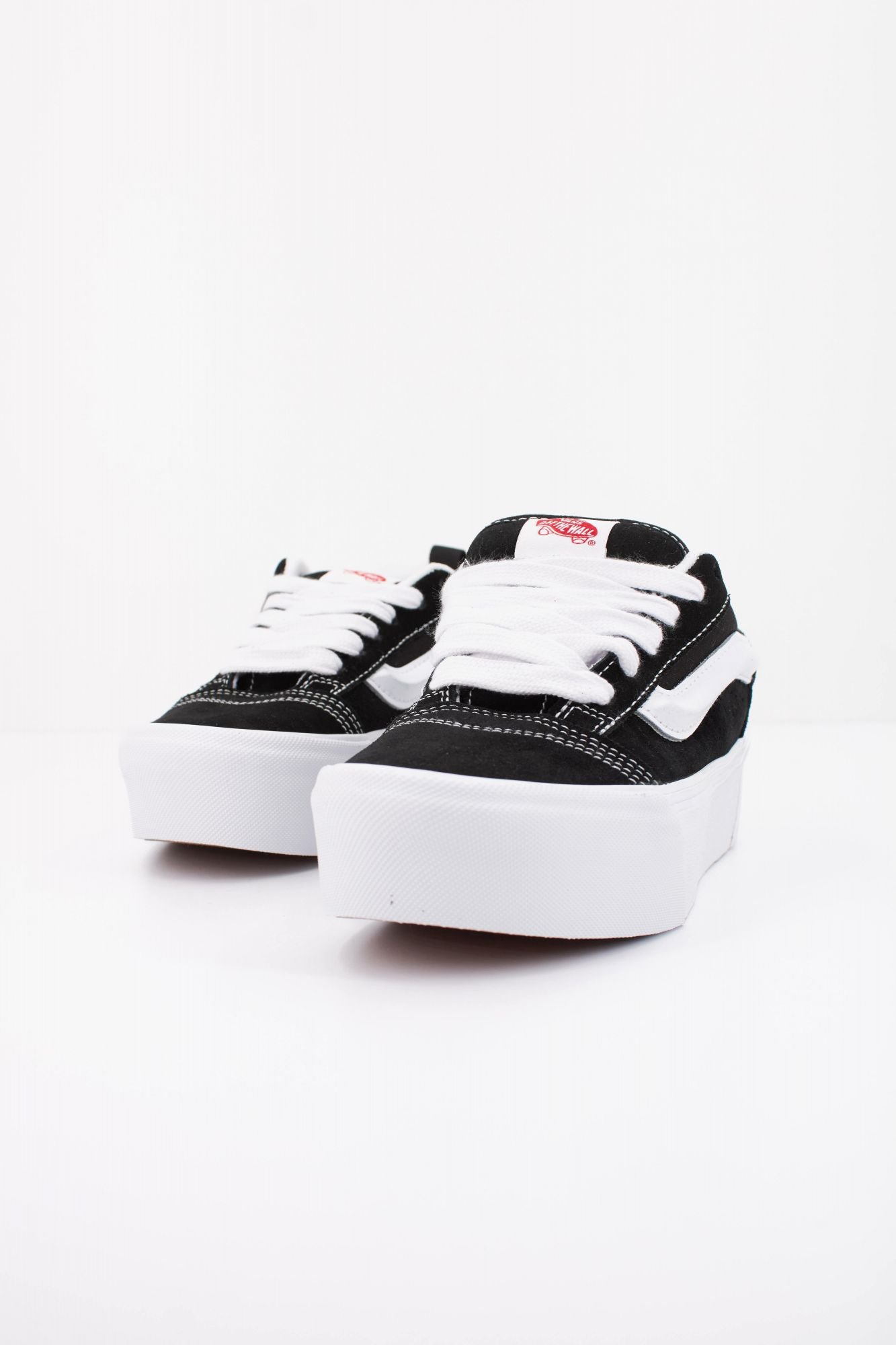 VANS  KNU STACK en color NEGRO (2)