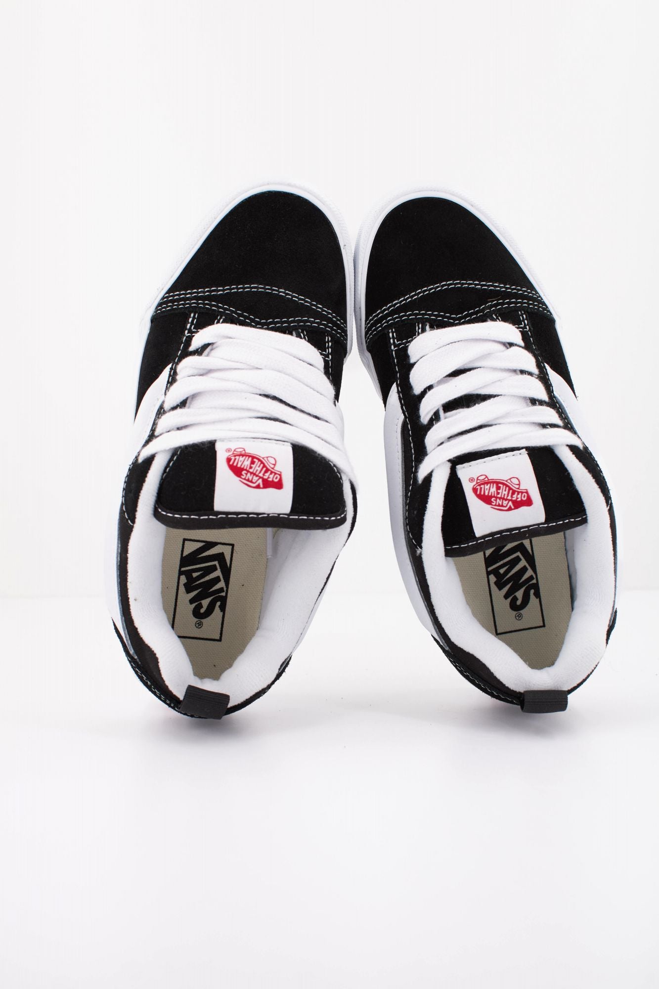 VANS  KNU STACK en color NEGRO (3)