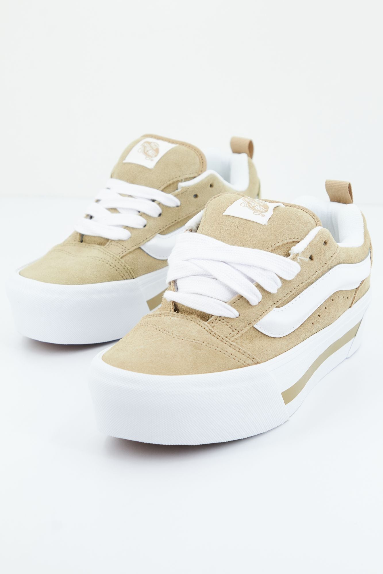 VANS KNU STACK en color MARRON CLARO (2)