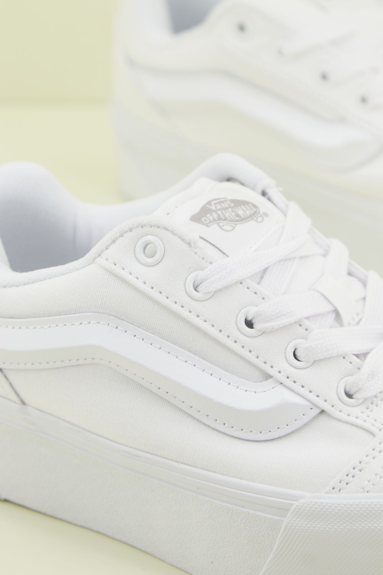 VANS KNU STACK en color BLANCO (4)