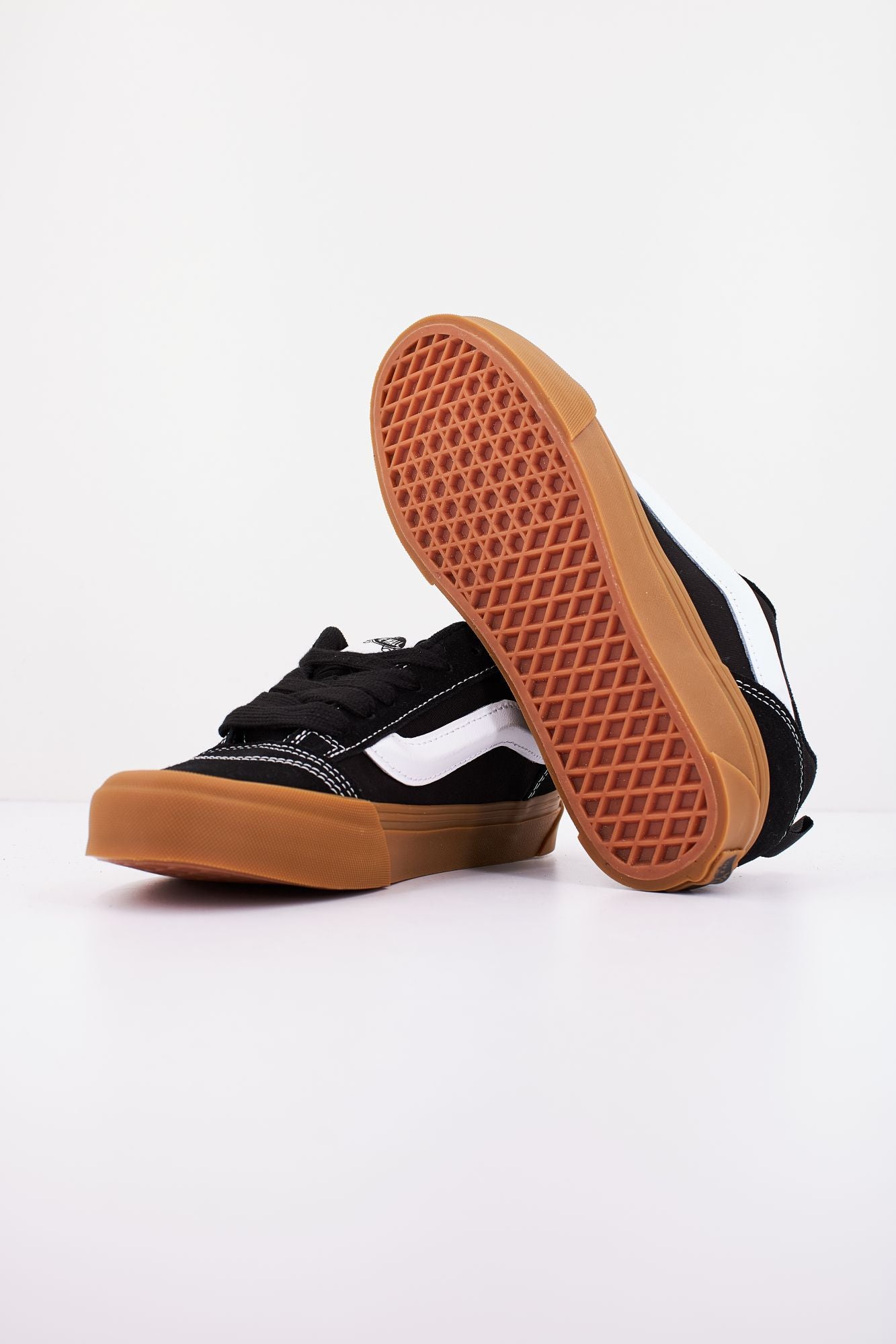 VANS  KNU SKOOL en color NEGRO (4)