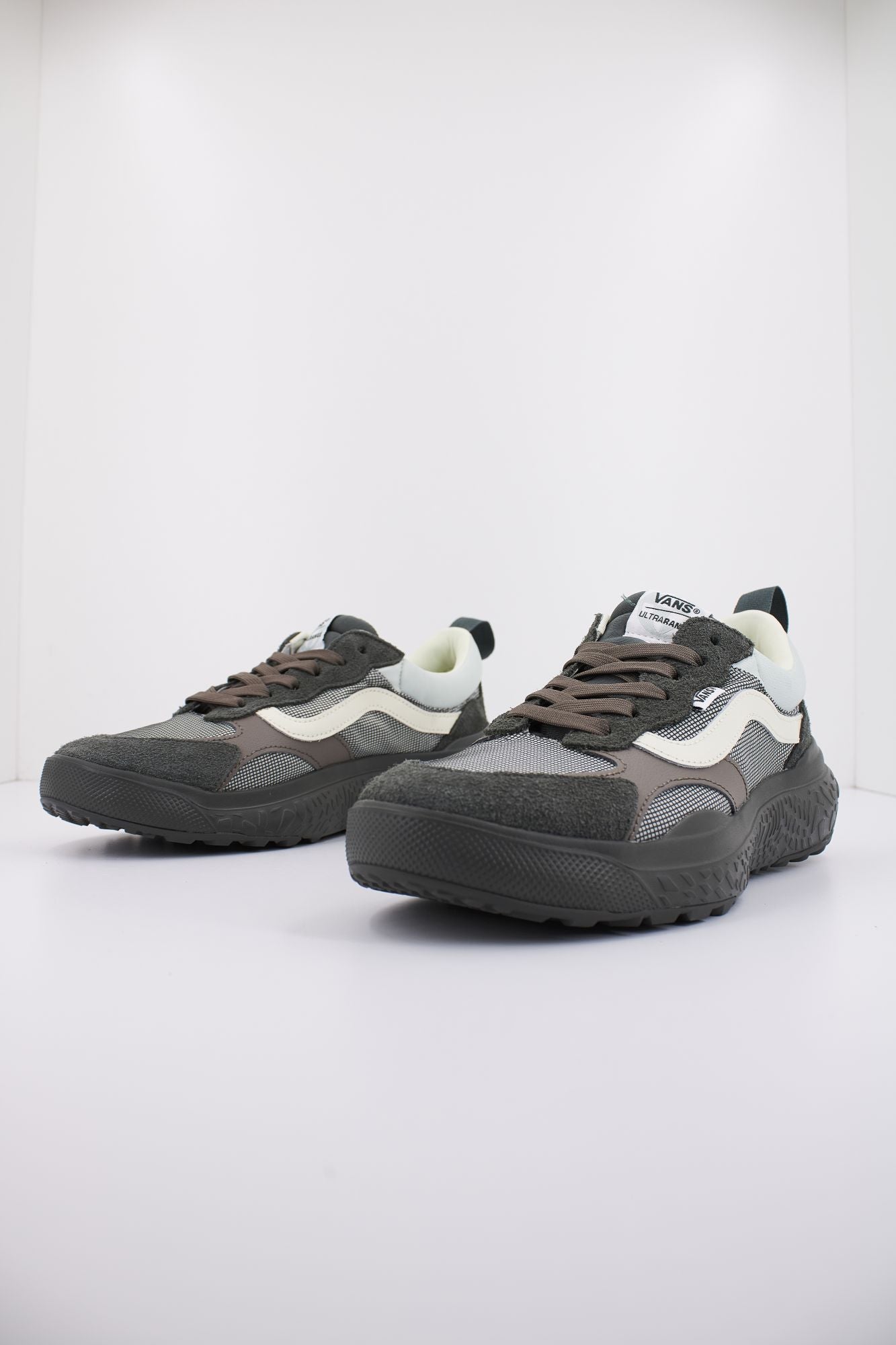 VANS ULTRARANGE NEO VR3 en color GRIS (2)