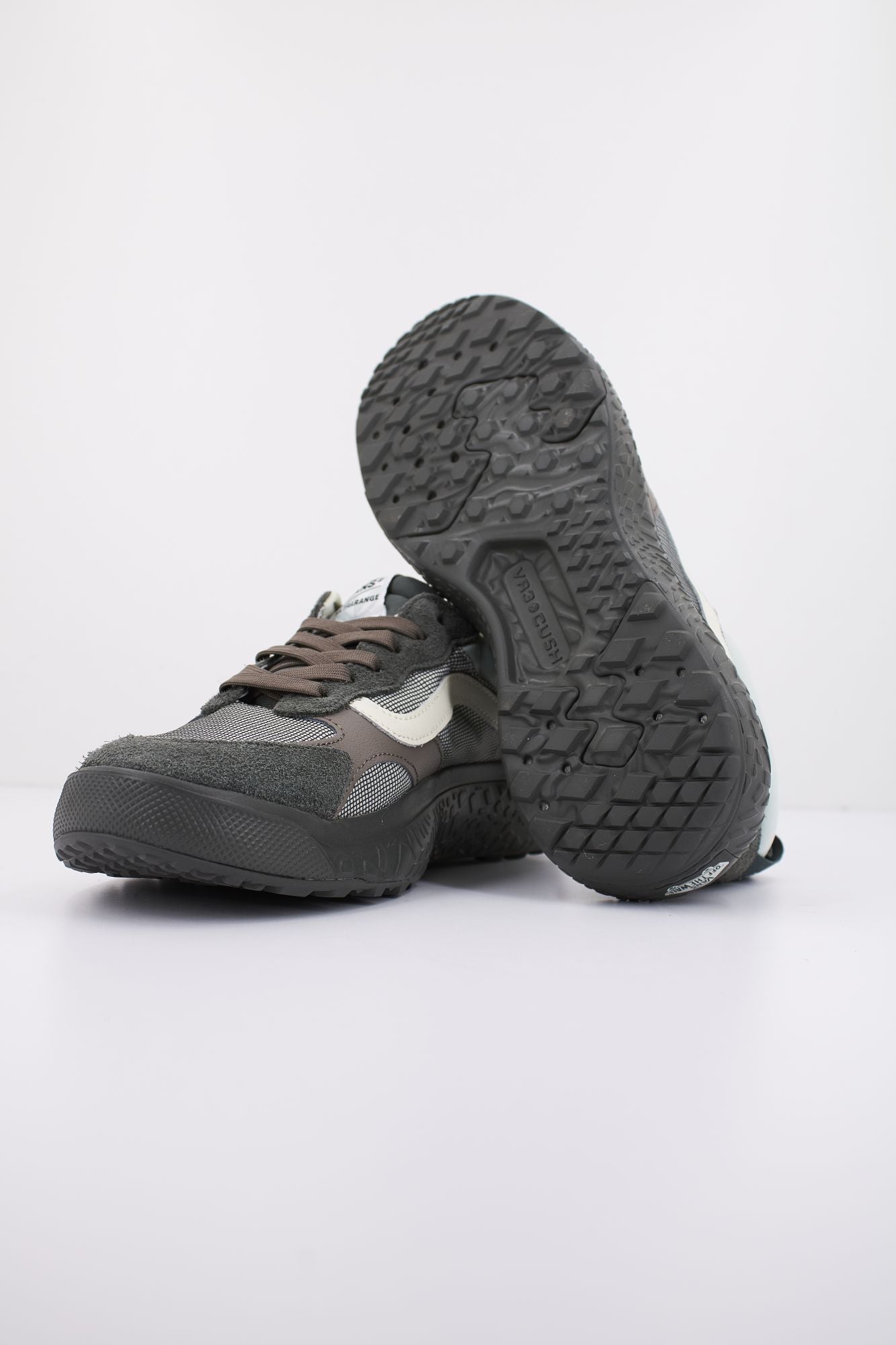 VANS ULTRARANGE NEO VR3 en color GRIS (4)