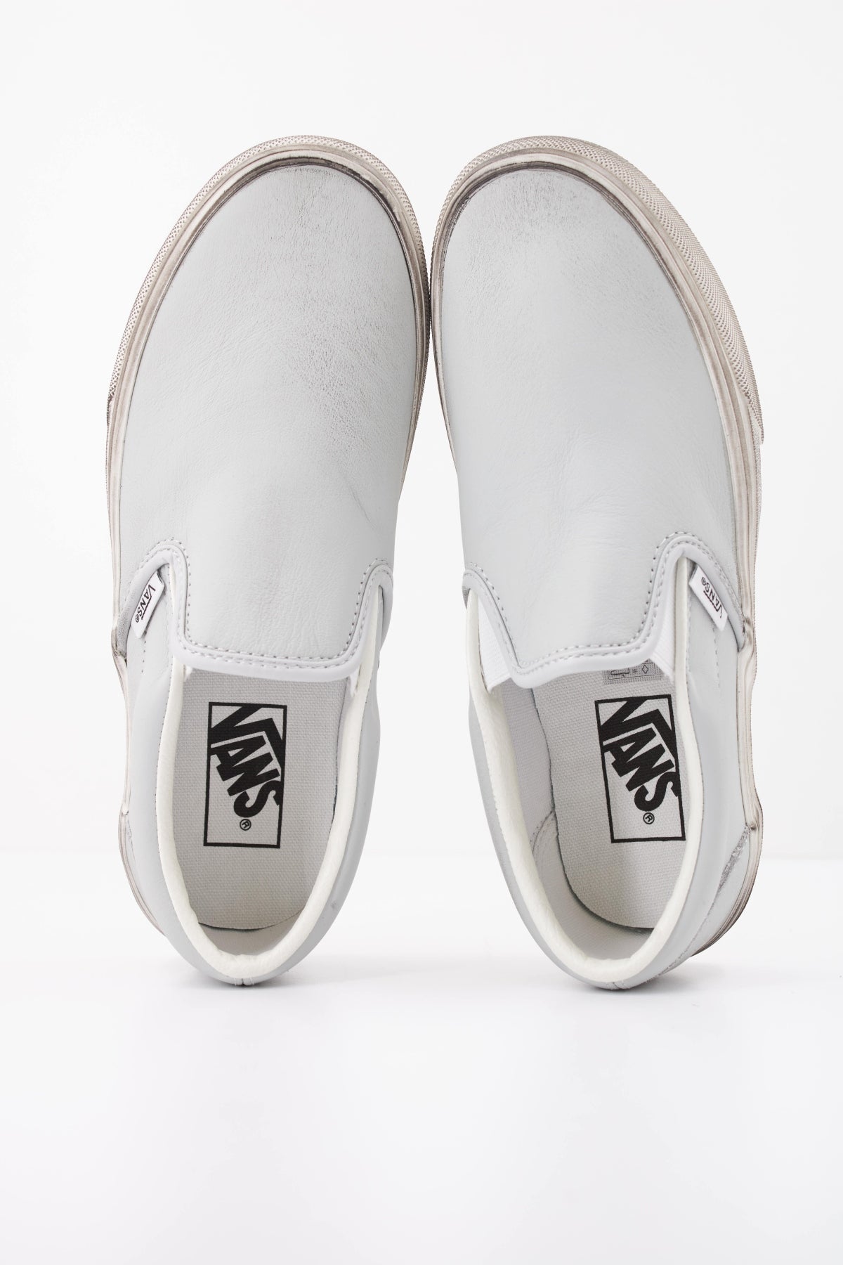 VANS CLASSIC SLIP-ON VN000BVZYP21 en color GRIS (3)
