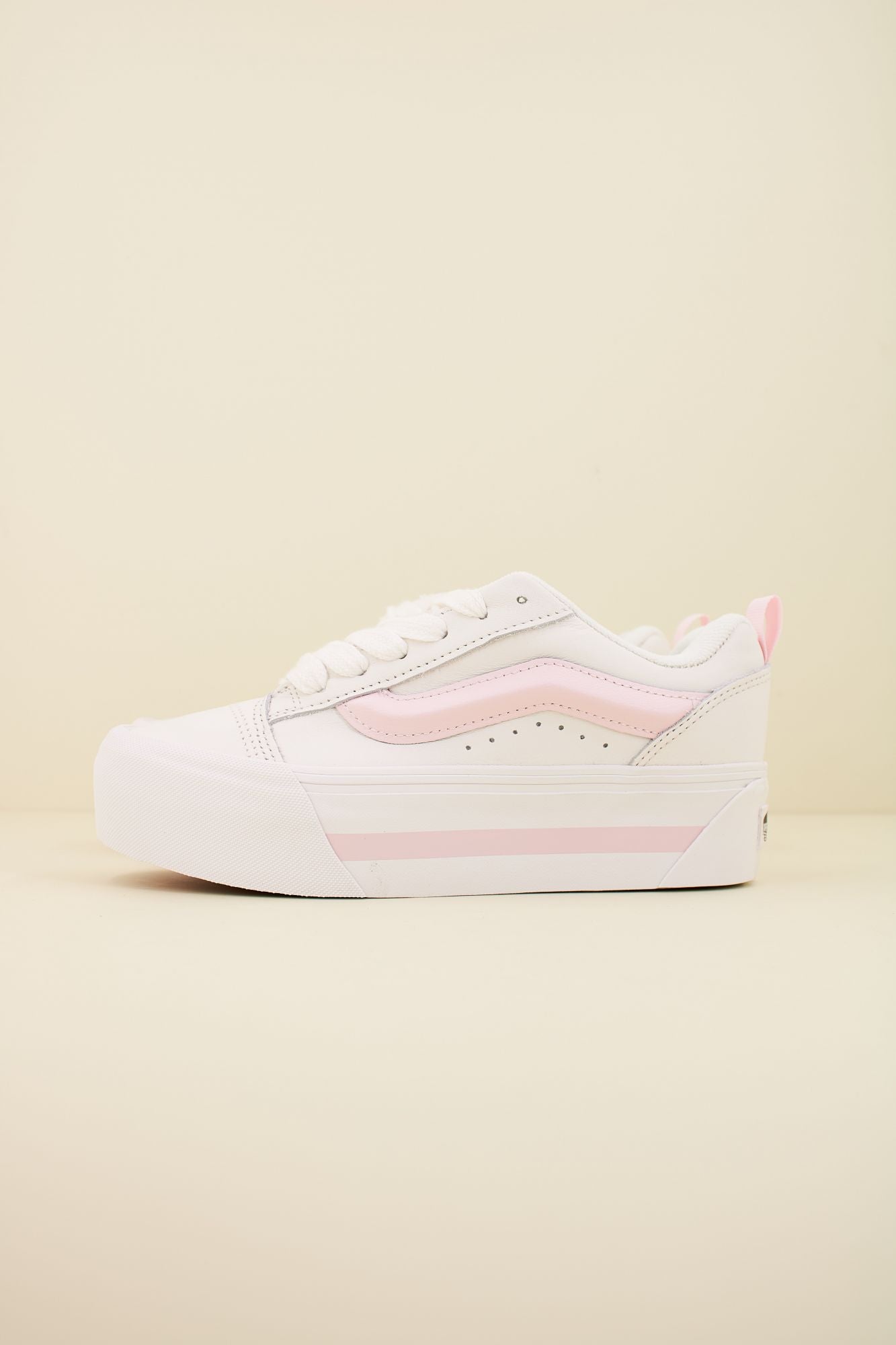 VANS KNU STACK en color BLANCO (1)