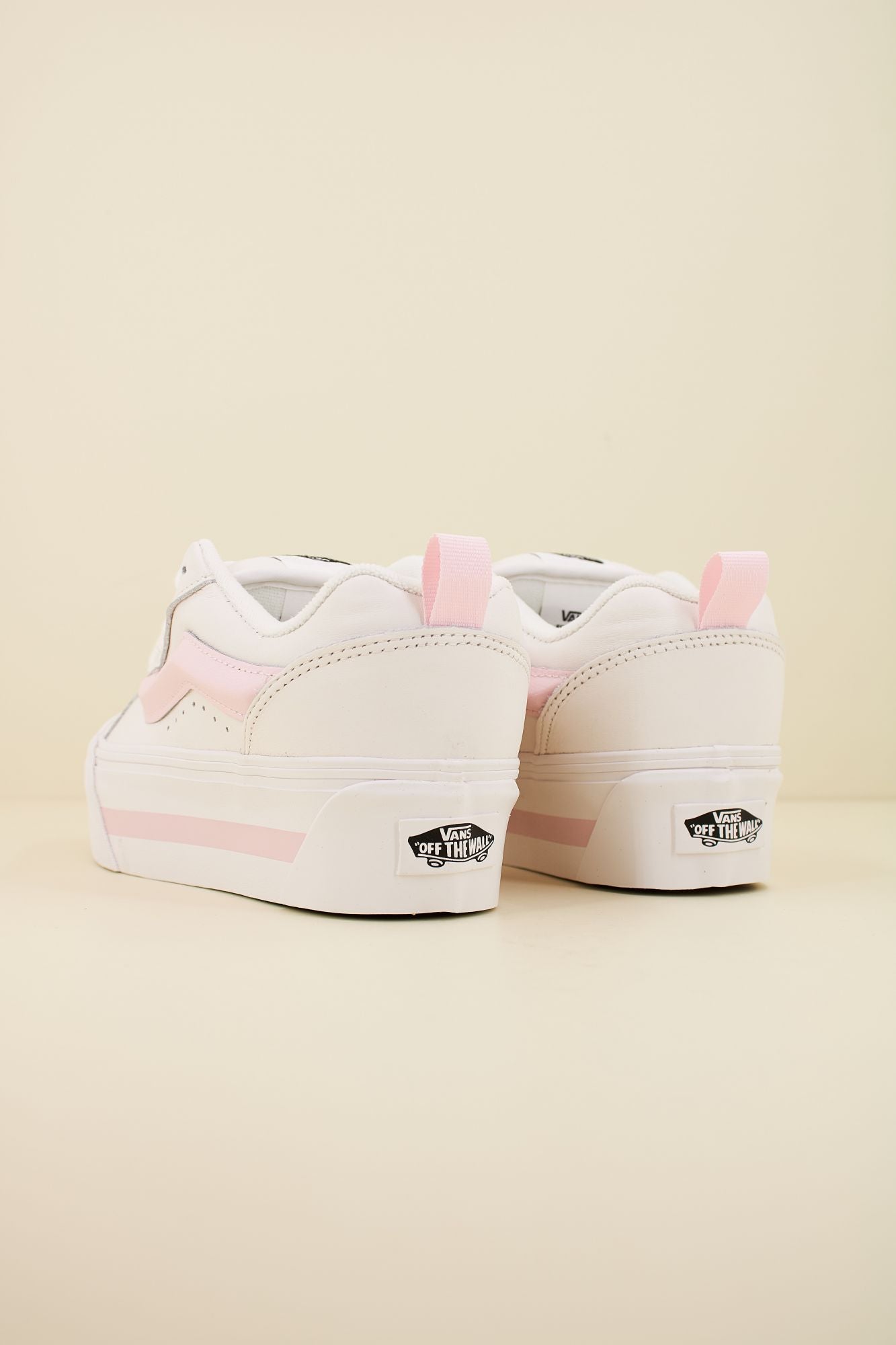 VANS KNU STACK en color BLANCO (3)
