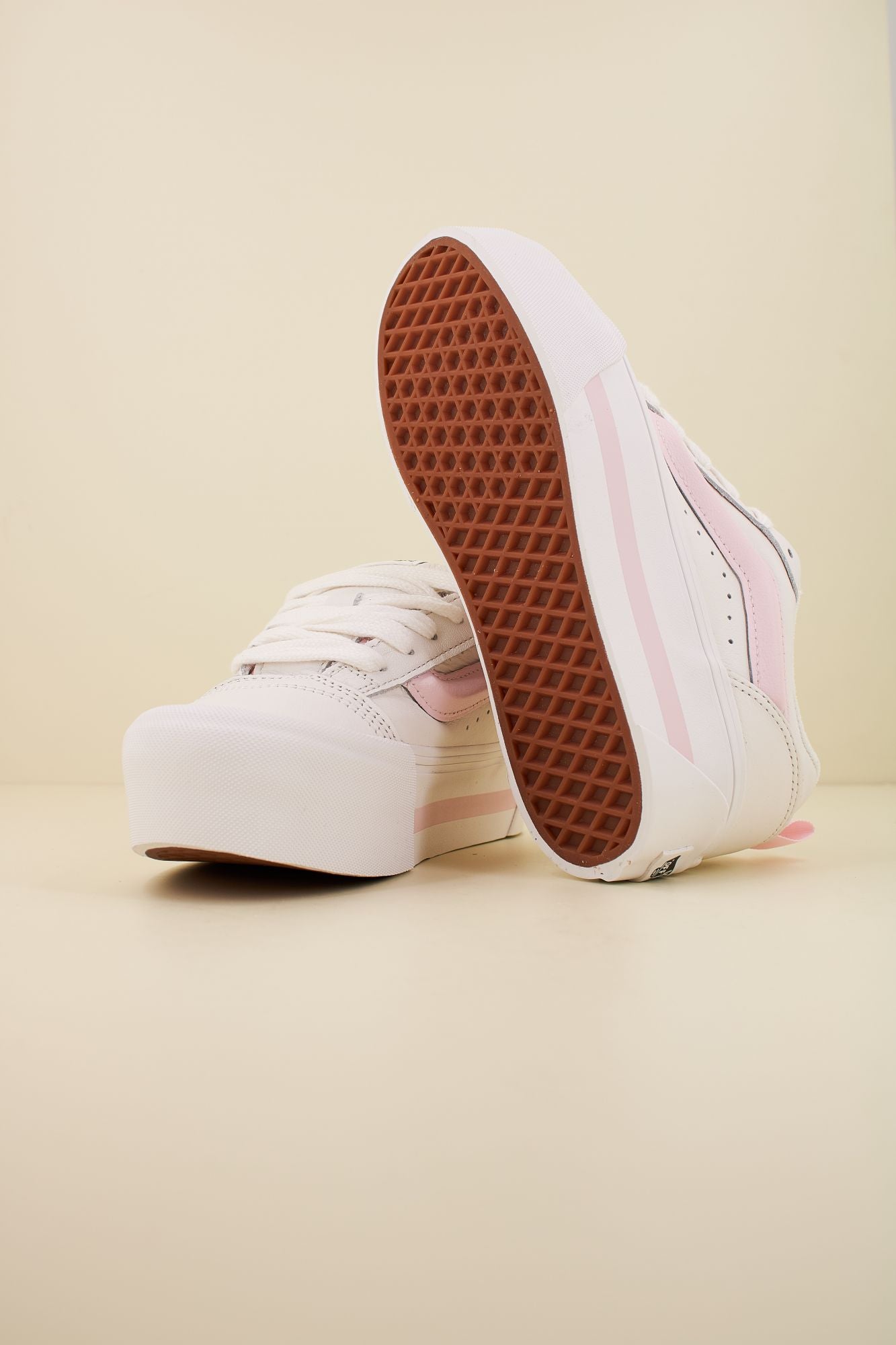 VANS KNU STACK en color BLANCO (4)