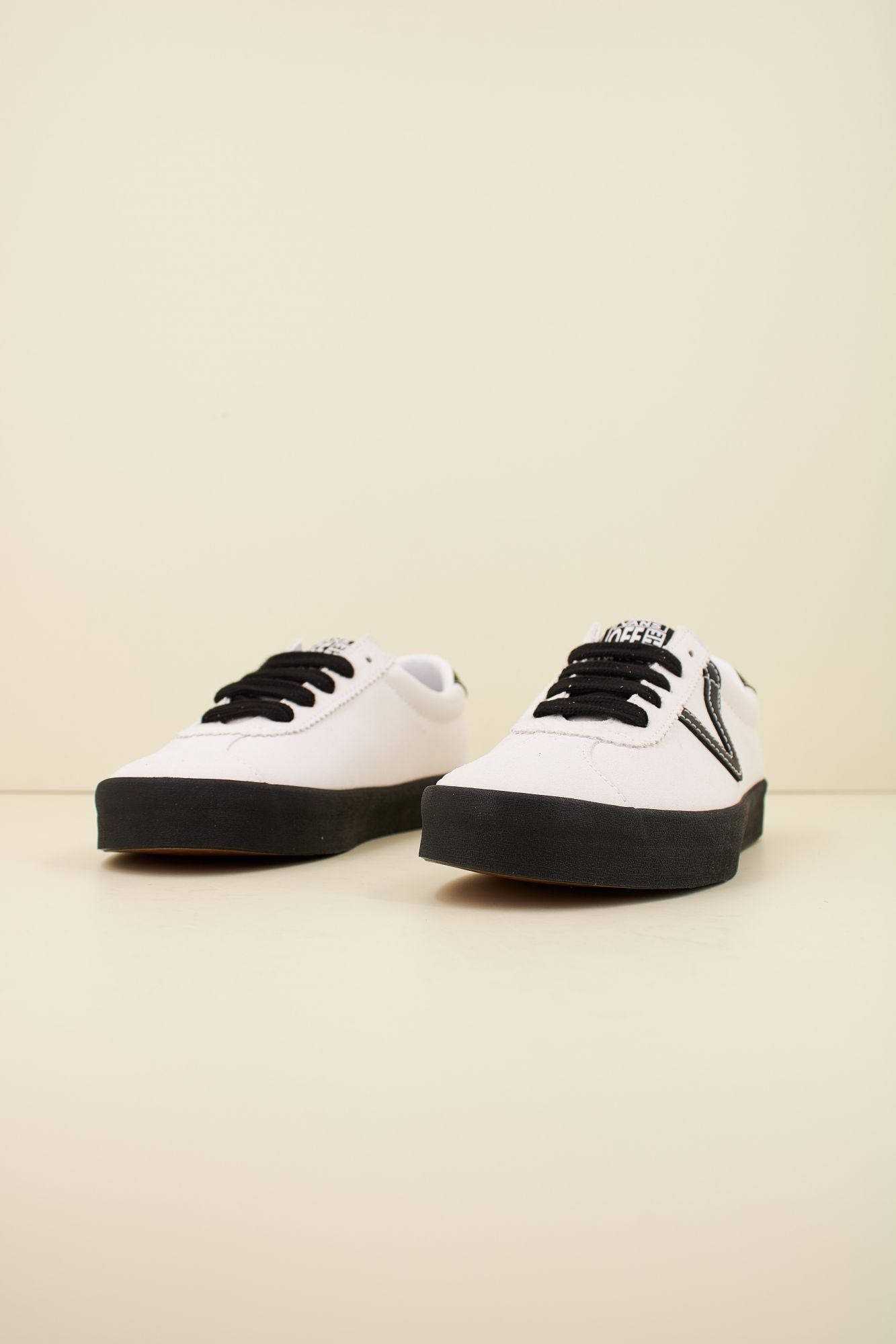 VANS SPORT LOW SUEDE en color BLANCO (2)