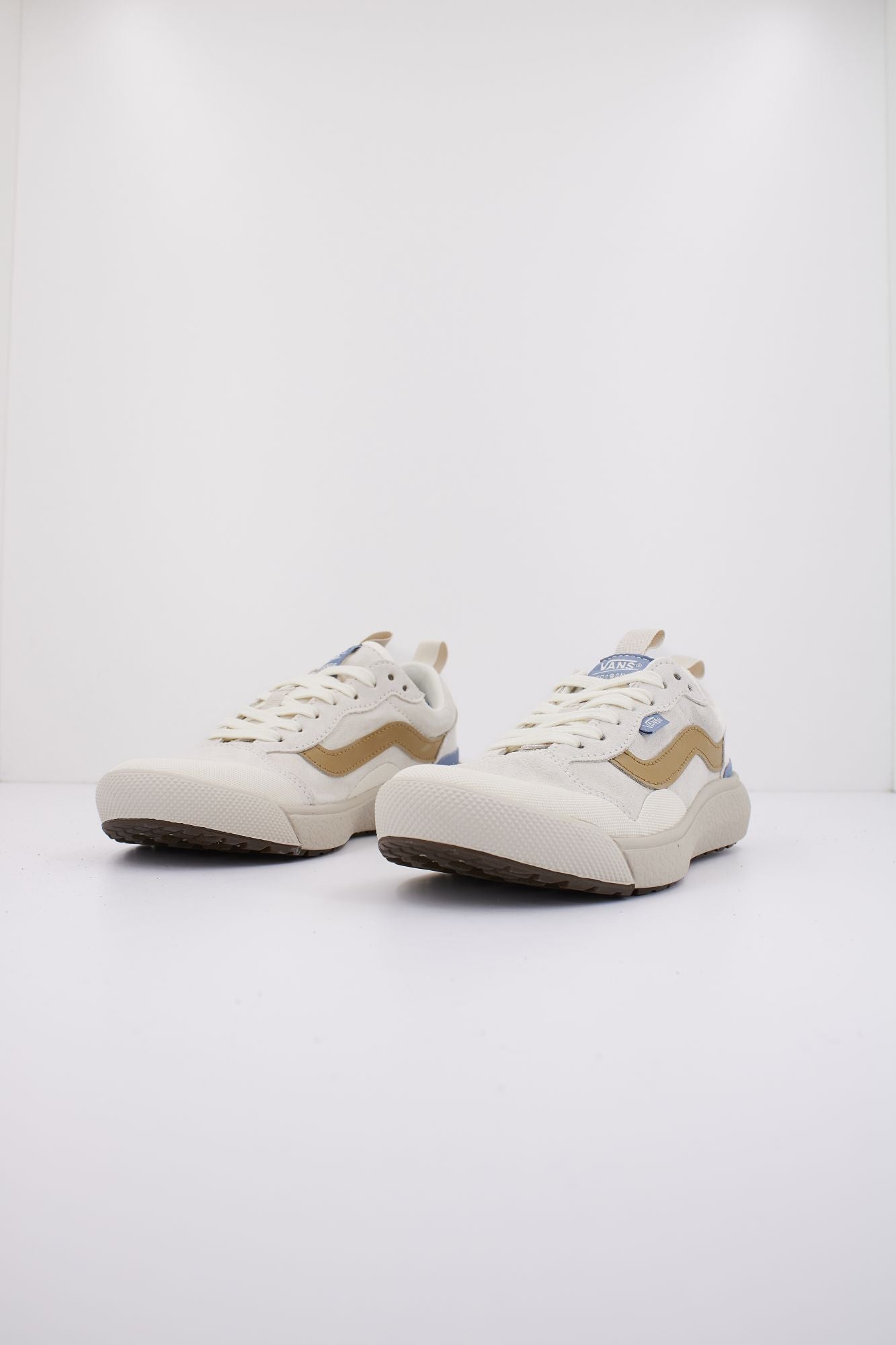 VANS ULTRARANGE EXO SE en color BLANCO (2)