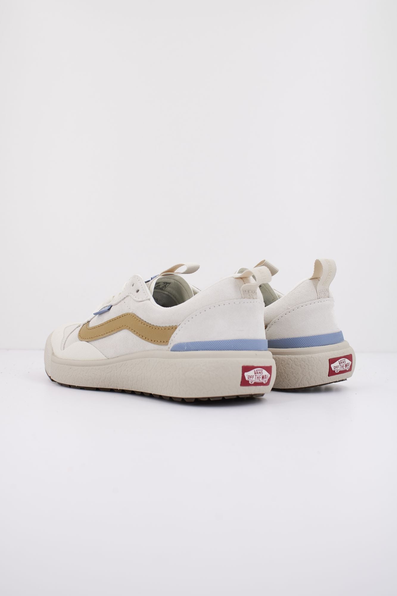 VANS ULTRARANGE EXO SE en color BLANCO (3)
