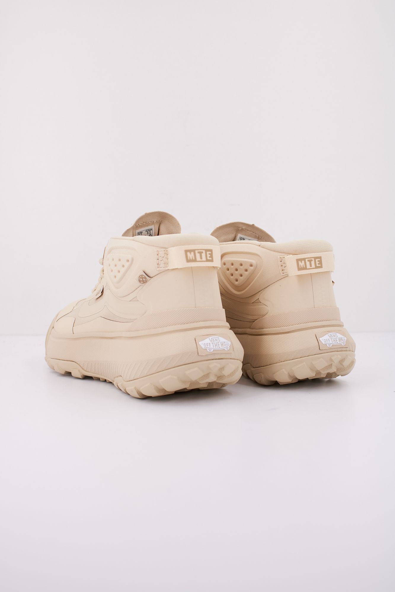 VANS  MTE CROSSPATH MID en color BEIS (4)