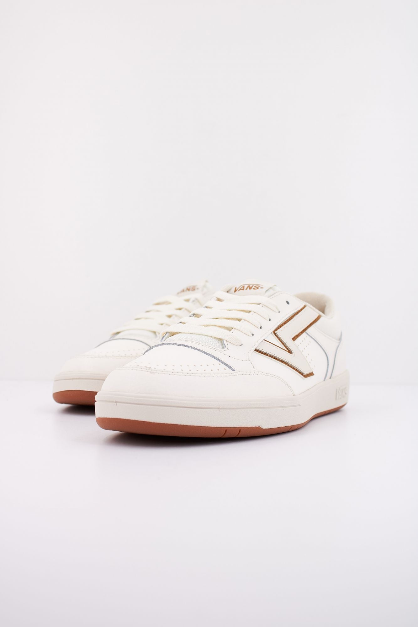 VANS  LOWLAND en color BLANCO (2)