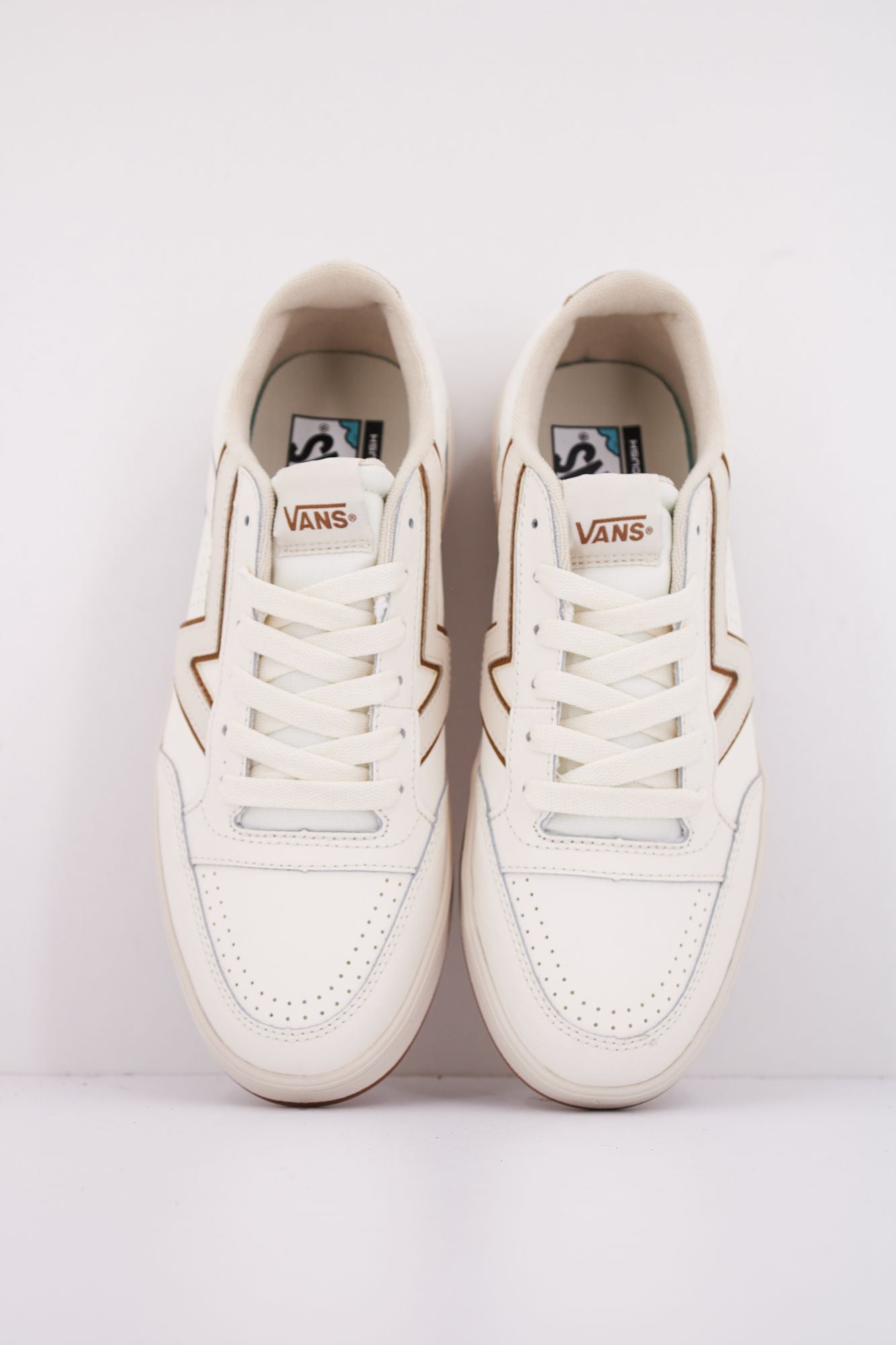 VANS  LOWLAND en color BLANCO (3)