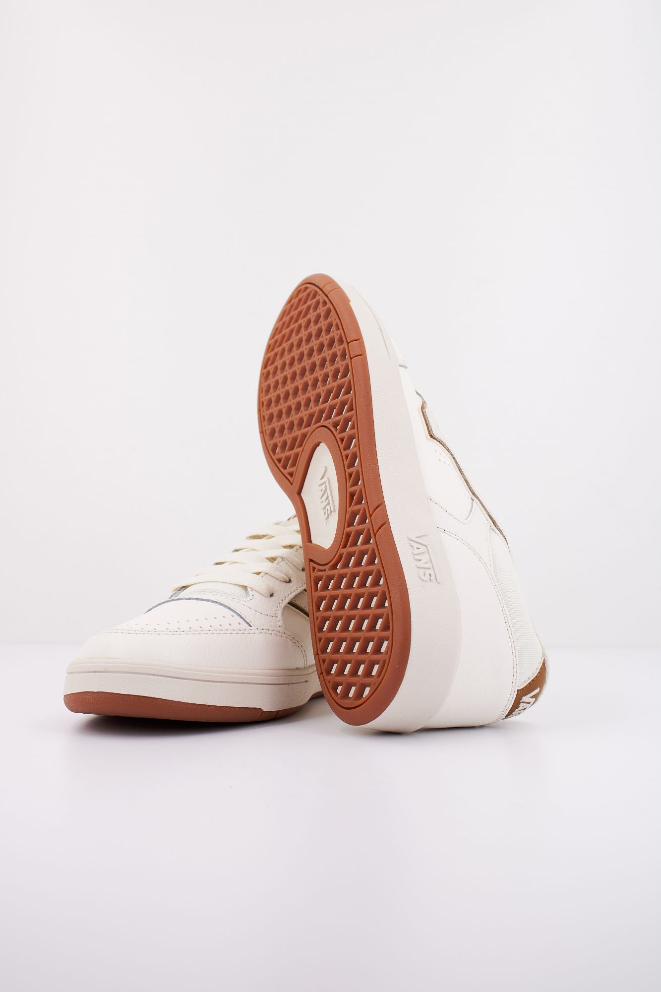 VANS  LOWLAND en color BLANCO (5)