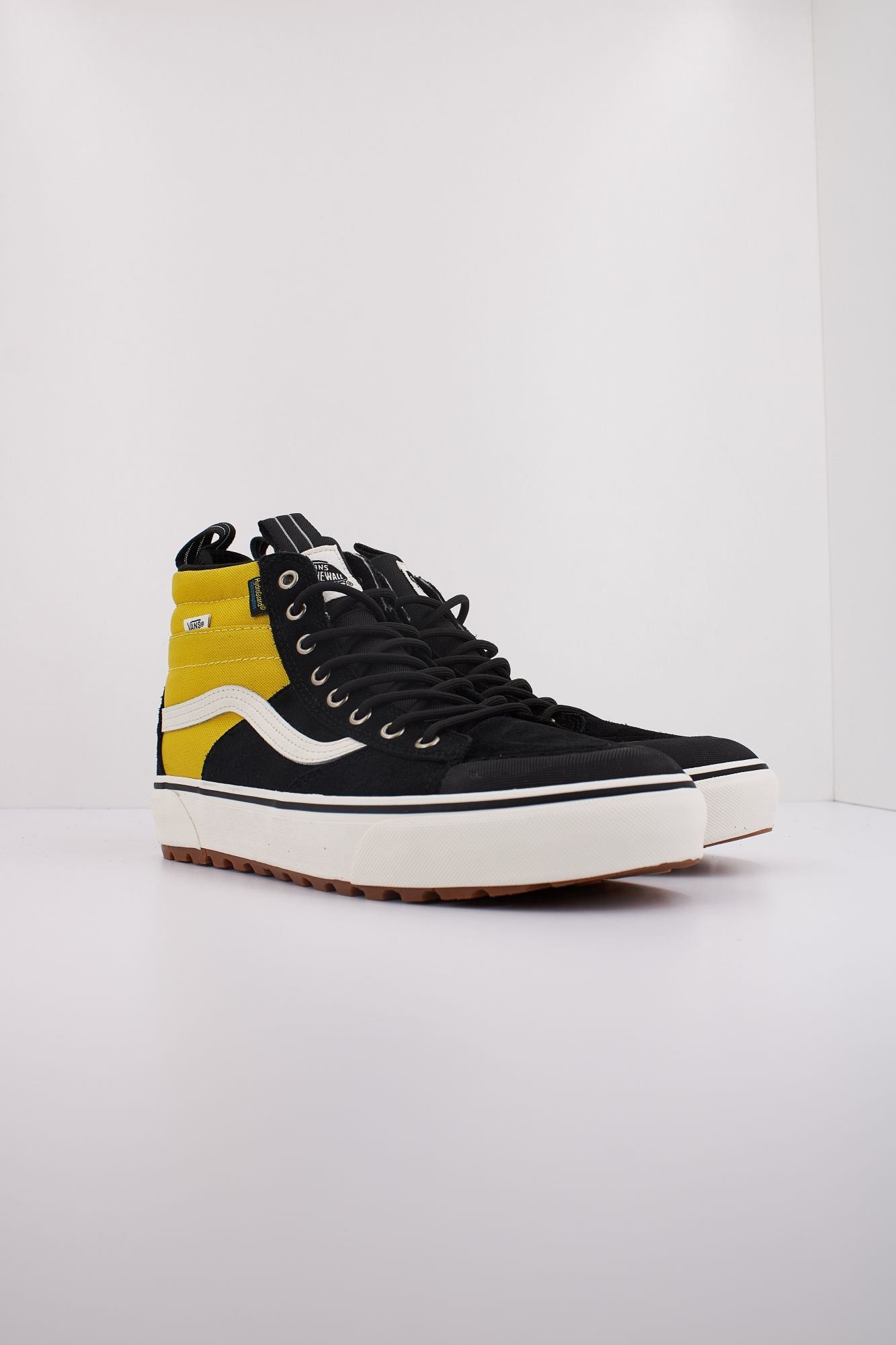 VANS MTE SK8-HI WATERPROOF en color NEGRO (2)