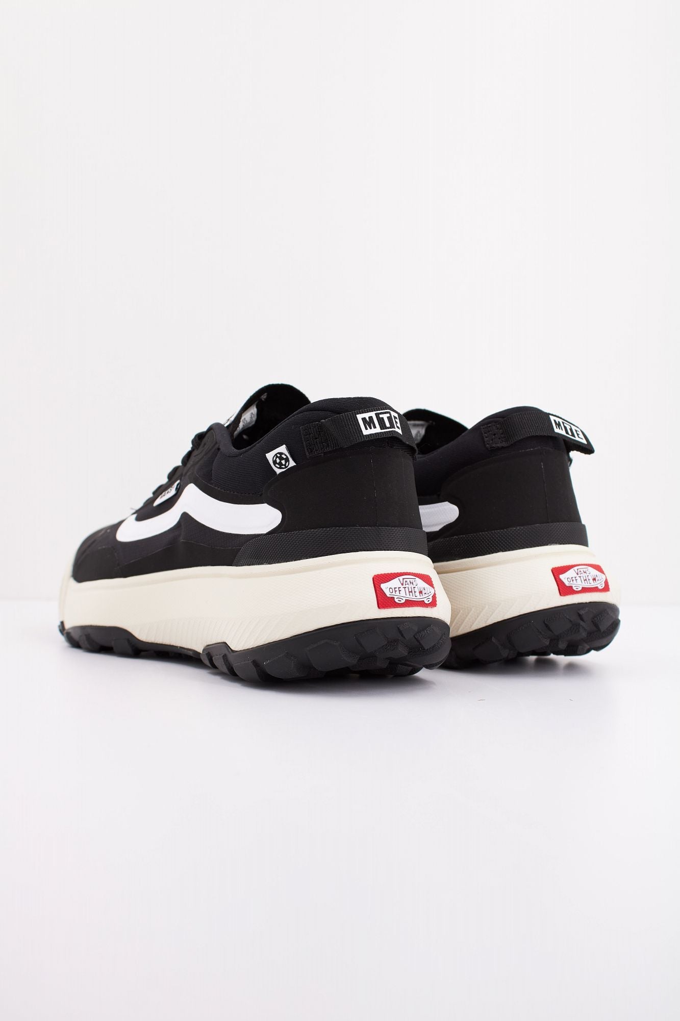 VANS MTE CROSSPATH en color NEGRO (4)