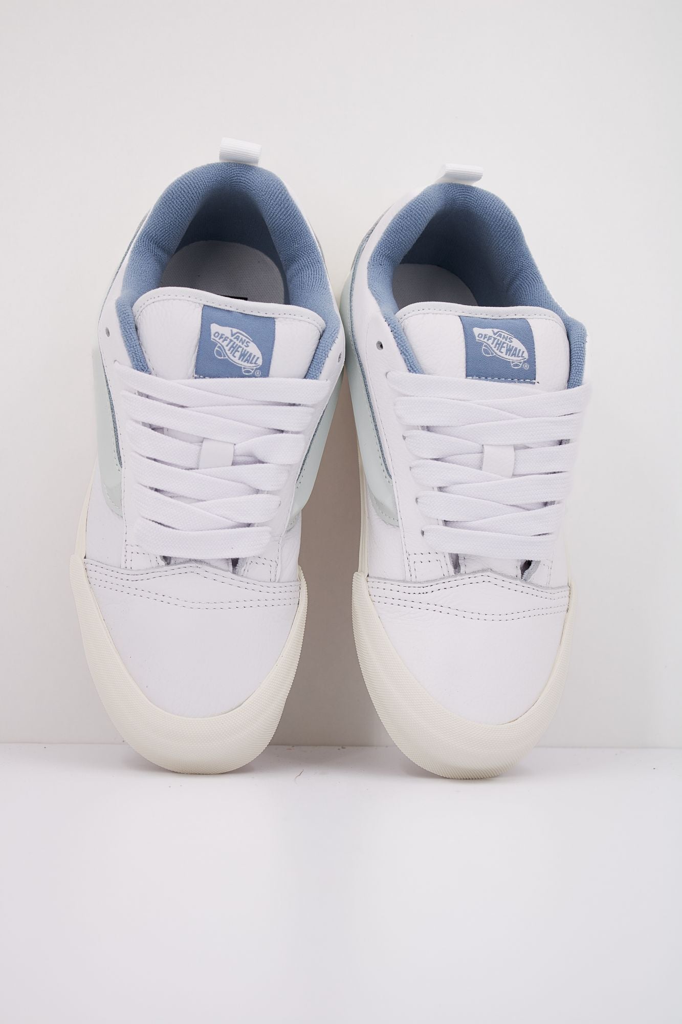 VANS  KNU SKOOL PREMIUM LEAT en color BLANCO (3)