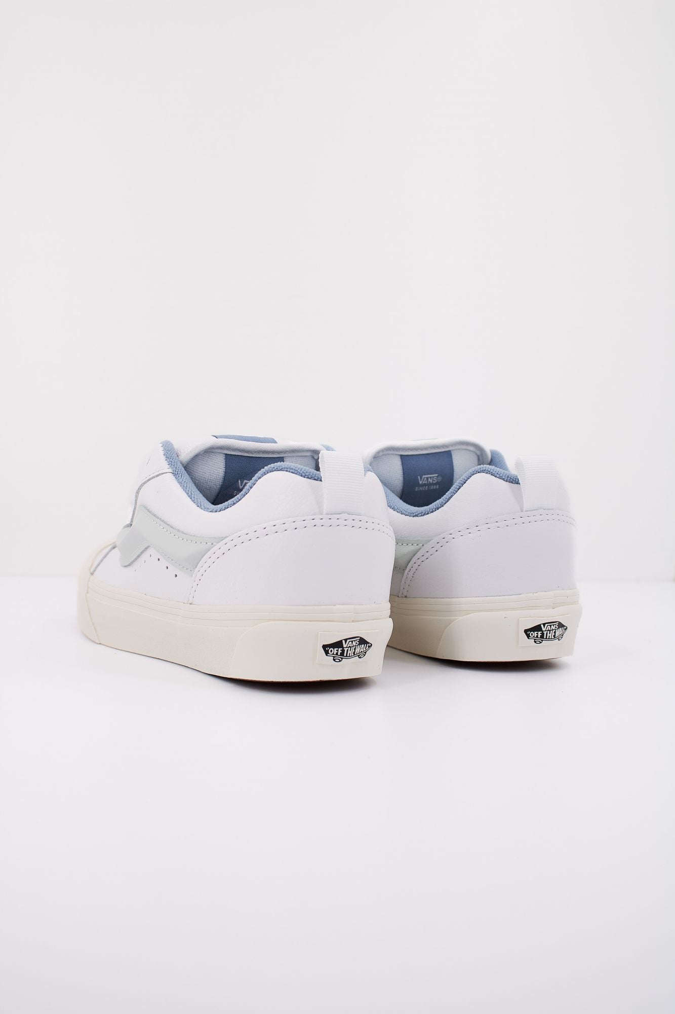 VANS  KNU SKOOL PREMIUM LEAT en color BLANCO (4)