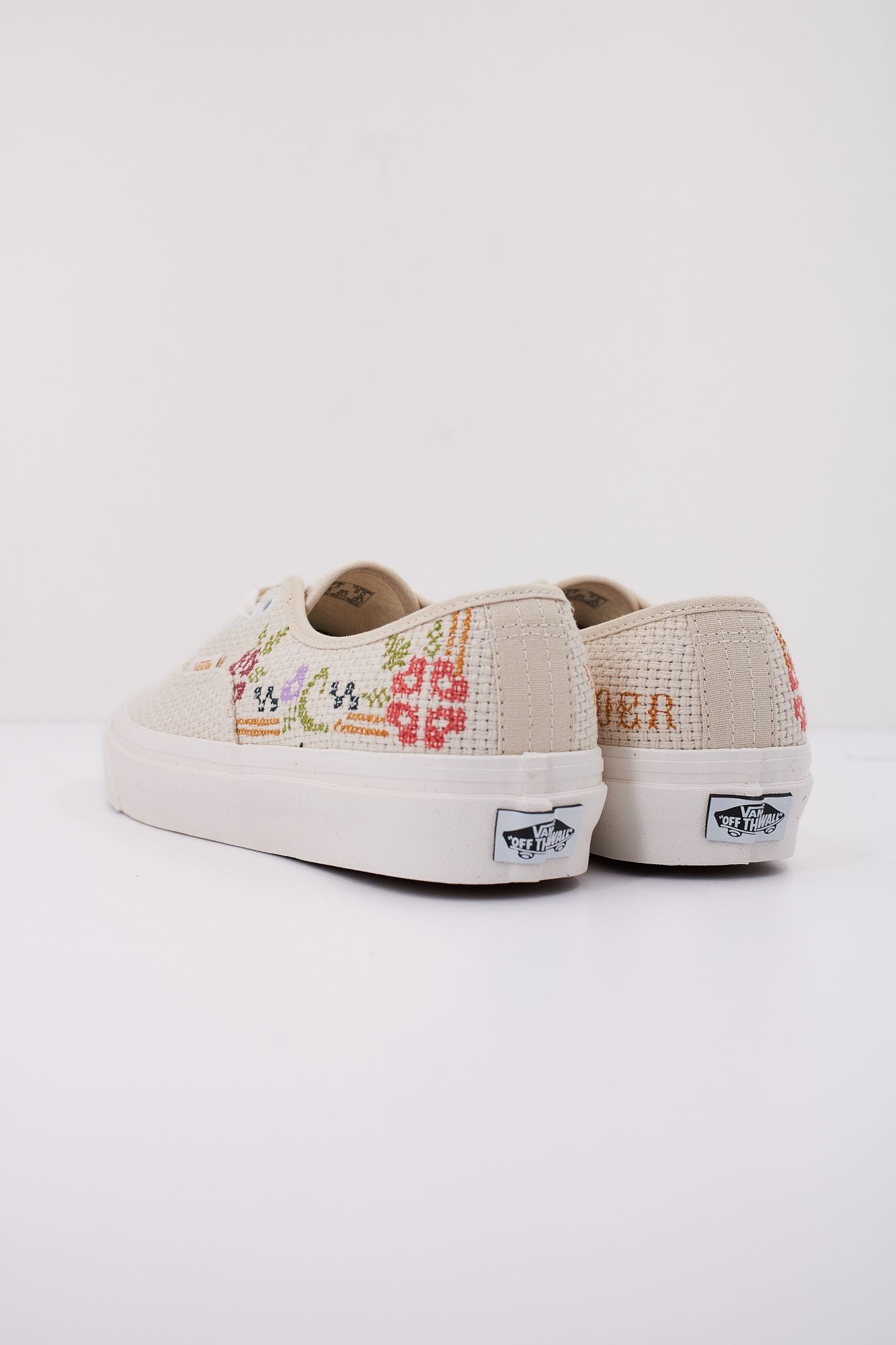 VANS UA AUTHENTIC 44 DX STI en color BLANCO (4)
